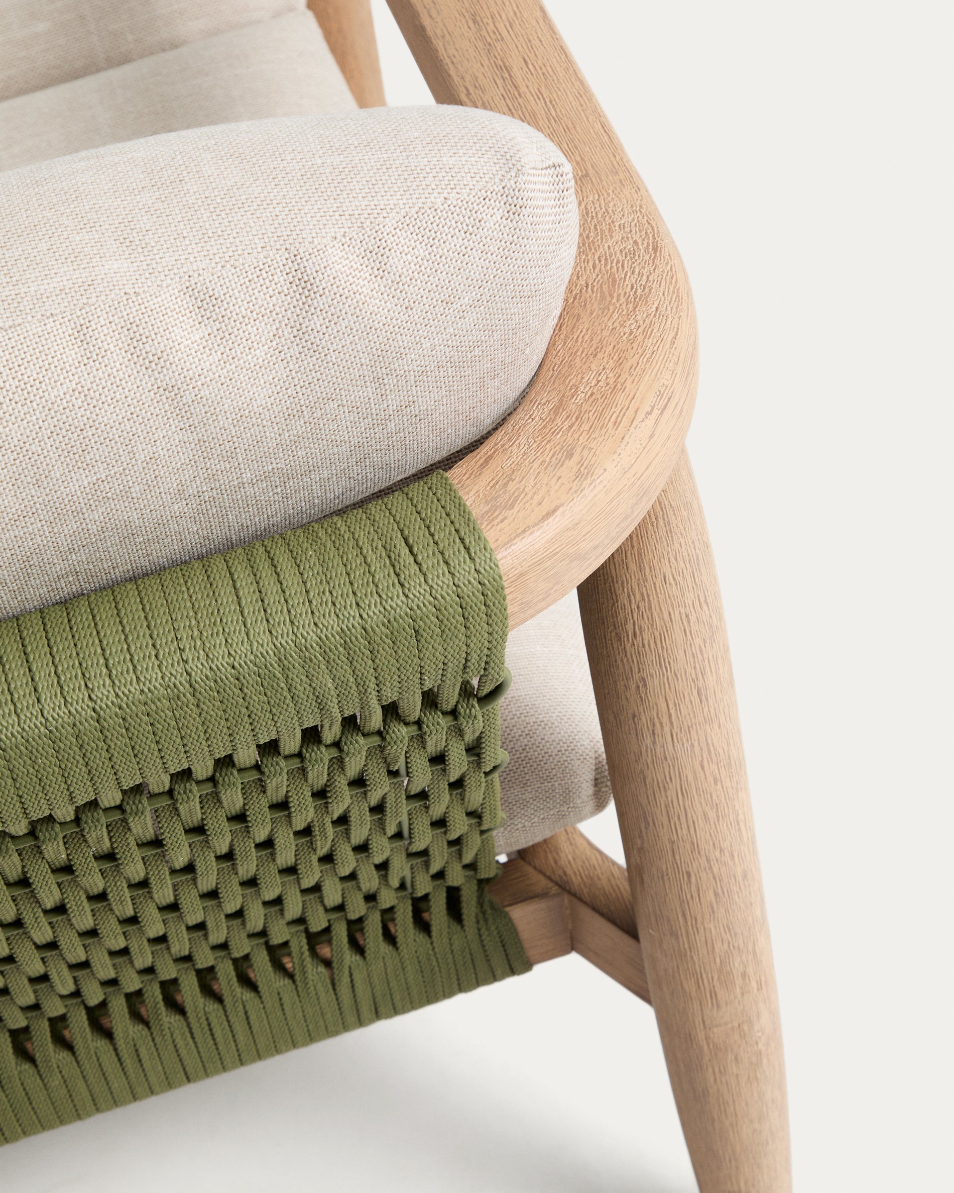 Sofa Menfi aus massivem Akazienholz und grünem Seil, 136 cm in Dunkelgrün präsentiert im Onlineshop von KAQTU Design AG. Loungesofa ist von Kave Home