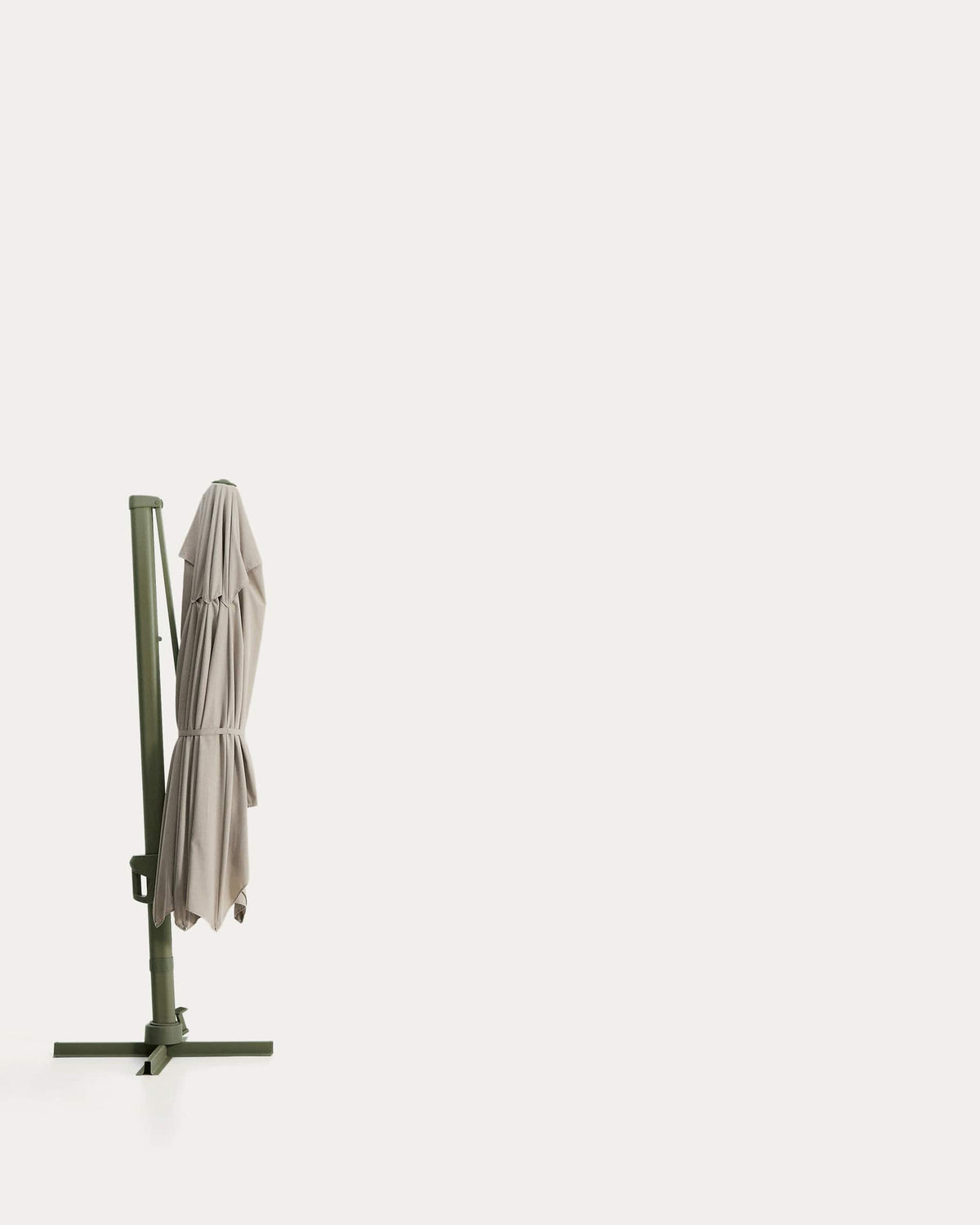 Exzentrischer Sonnenschirm Noli in Beige mit grünem Aluminiumgestell, 300 x 420 cm in Beige, Ecru, Grün präsentiert im Onlineshop von KAQTU Design AG. Sonnenschirm ist von Kave Home
