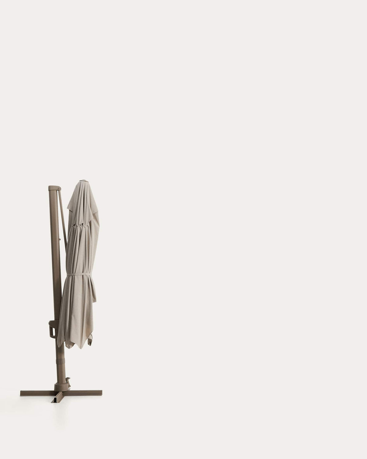 Exzentrischer Sonnenschirm Noli in Beige mit taupefarbenem Aluminiumgestell, 300 x 420 cm in Beige, Ecru, Taupe präsentiert im Onlineshop von KAQTU Design AG. Sonnenschirm ist von Kave Home