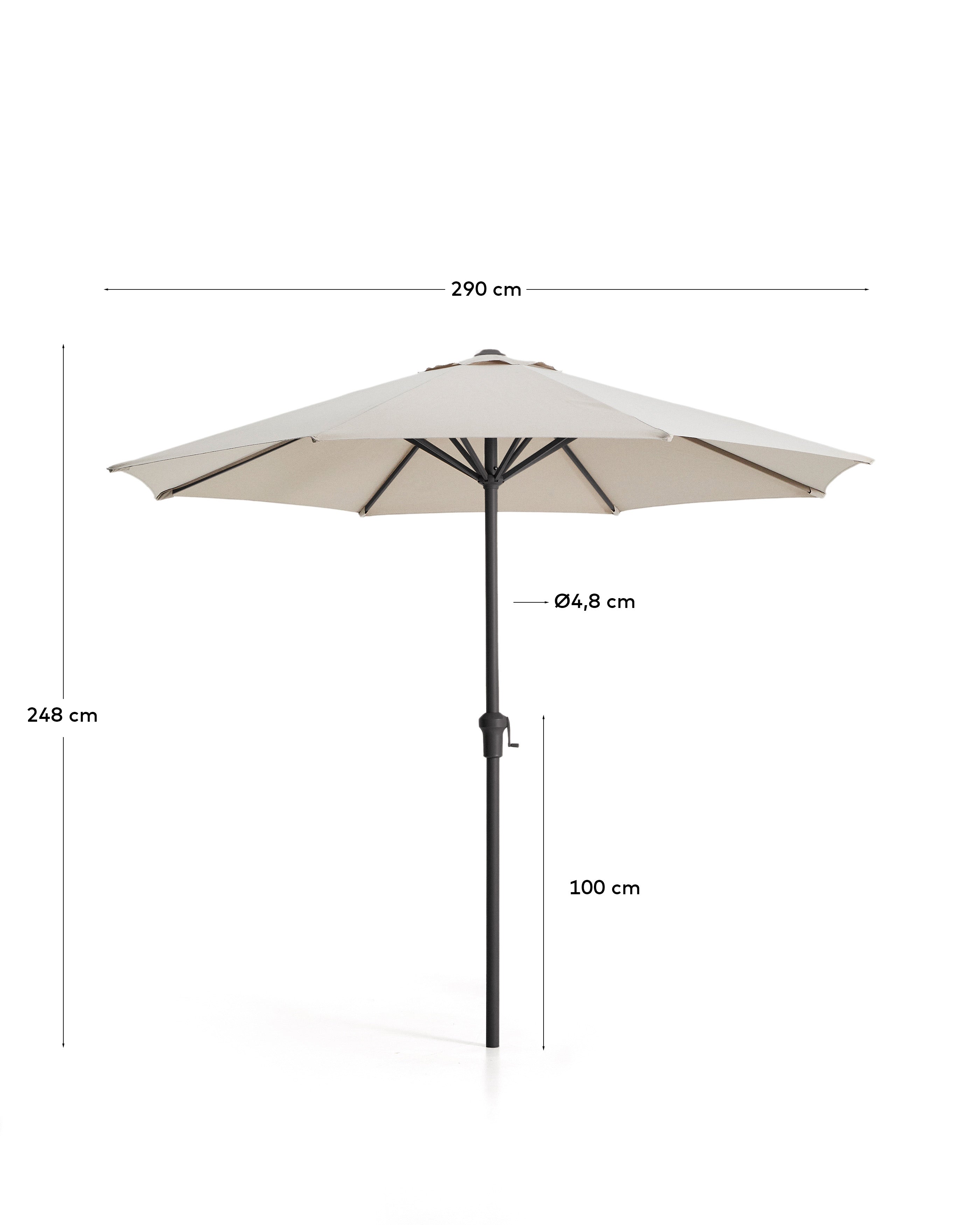 Sonnenschirm Milna in Beige mit Mittelstange und graphitfarbenem Gestell aus Stahl Ø 300 cm in Beige präsentiert im Onlineshop von KAQTU Design AG. Sonnenschirm ist von Kave Home