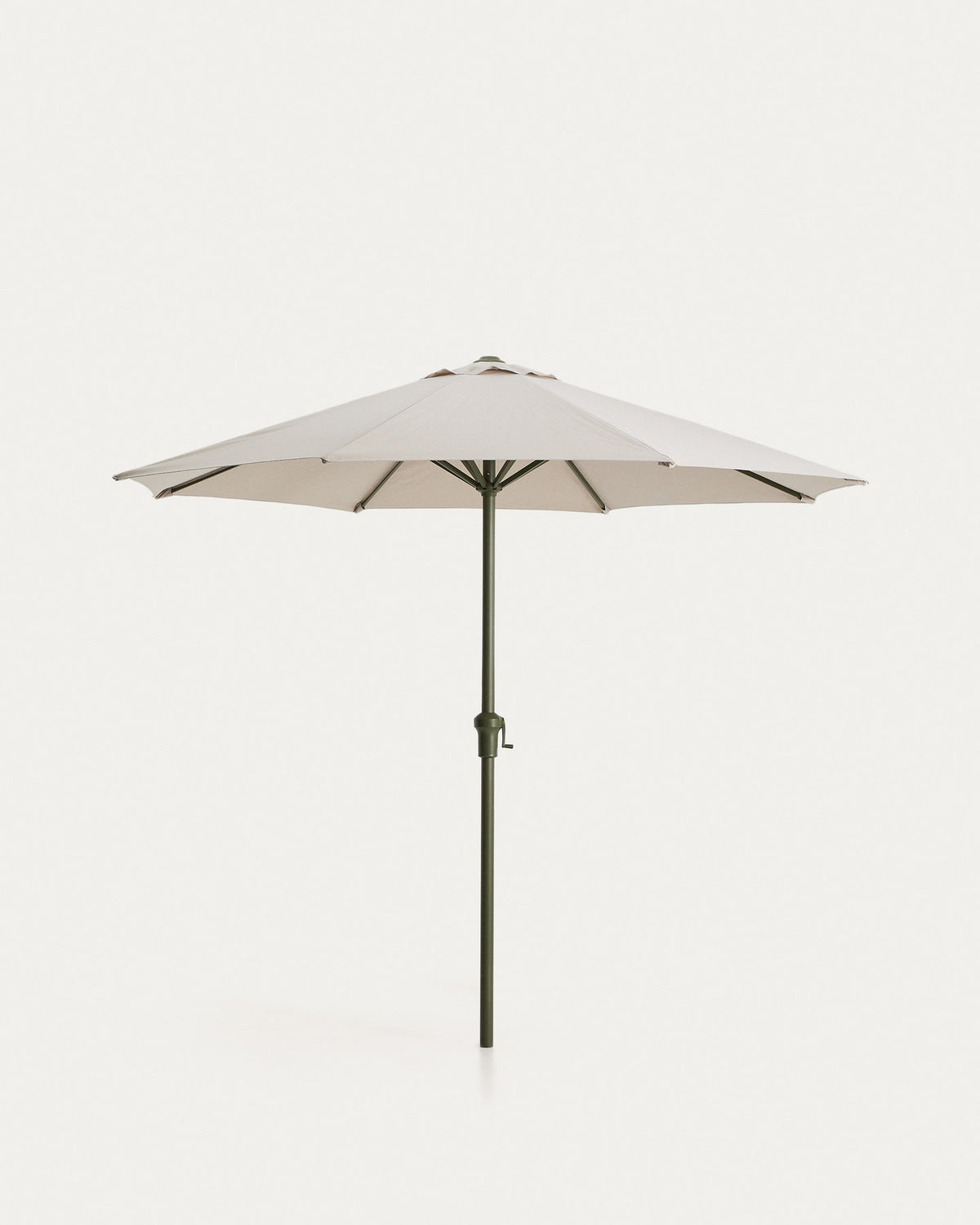 Sonnenschirm Milna in Beige mit Mittelstange und grünem Gestell aus Stahl Ø 300 cm in Beige, Ecru, Grün präsentiert im Onlineshop von KAQTU Design AG. Sonnenschirm ist von Kave Home