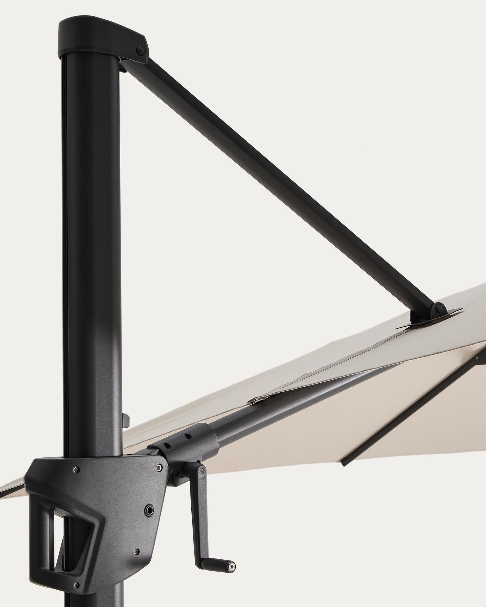 Exzentrischer Sonnenschirm Noli in Beige mit graphitgrauem Aluminiumgestell, 300 x 300 cm in Beige präsentiert im Onlineshop von KAQTU Design AG. Sonnenschirm ist von Kave Home