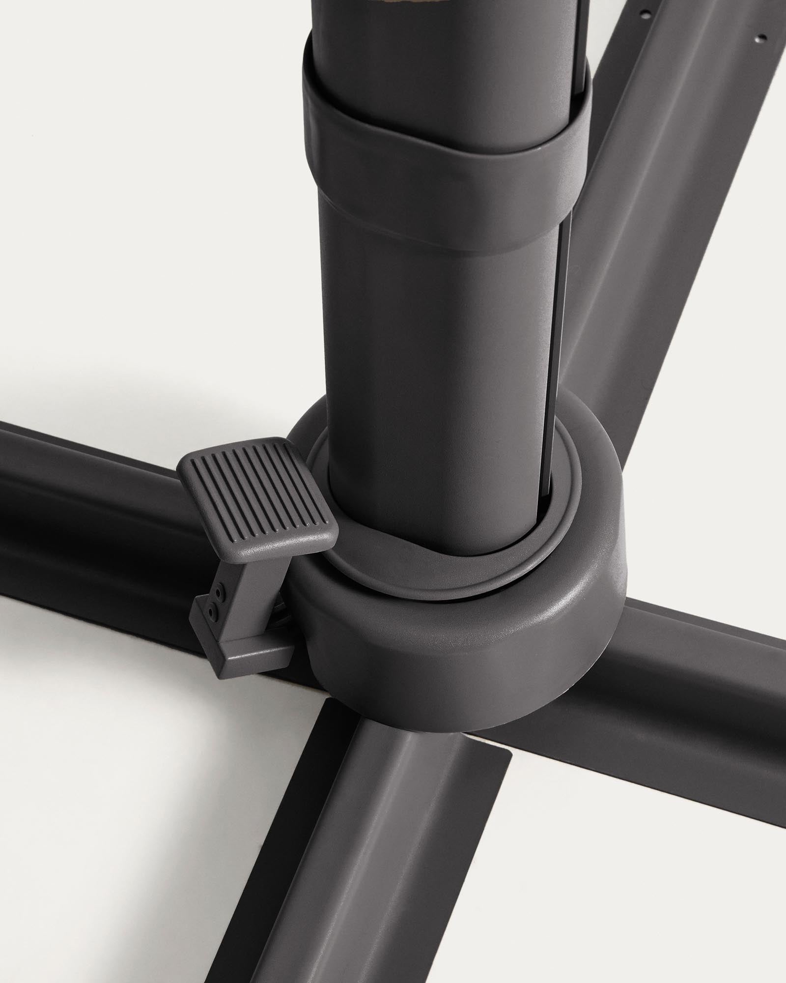 Exzentrischer Sonnenschirm Noli in Beige mit graphitgrauem Aluminiumgestell, 300 x 300 cm in Beige präsentiert im Onlineshop von KAQTU Design AG. Sonnenschirm ist von Kave Home