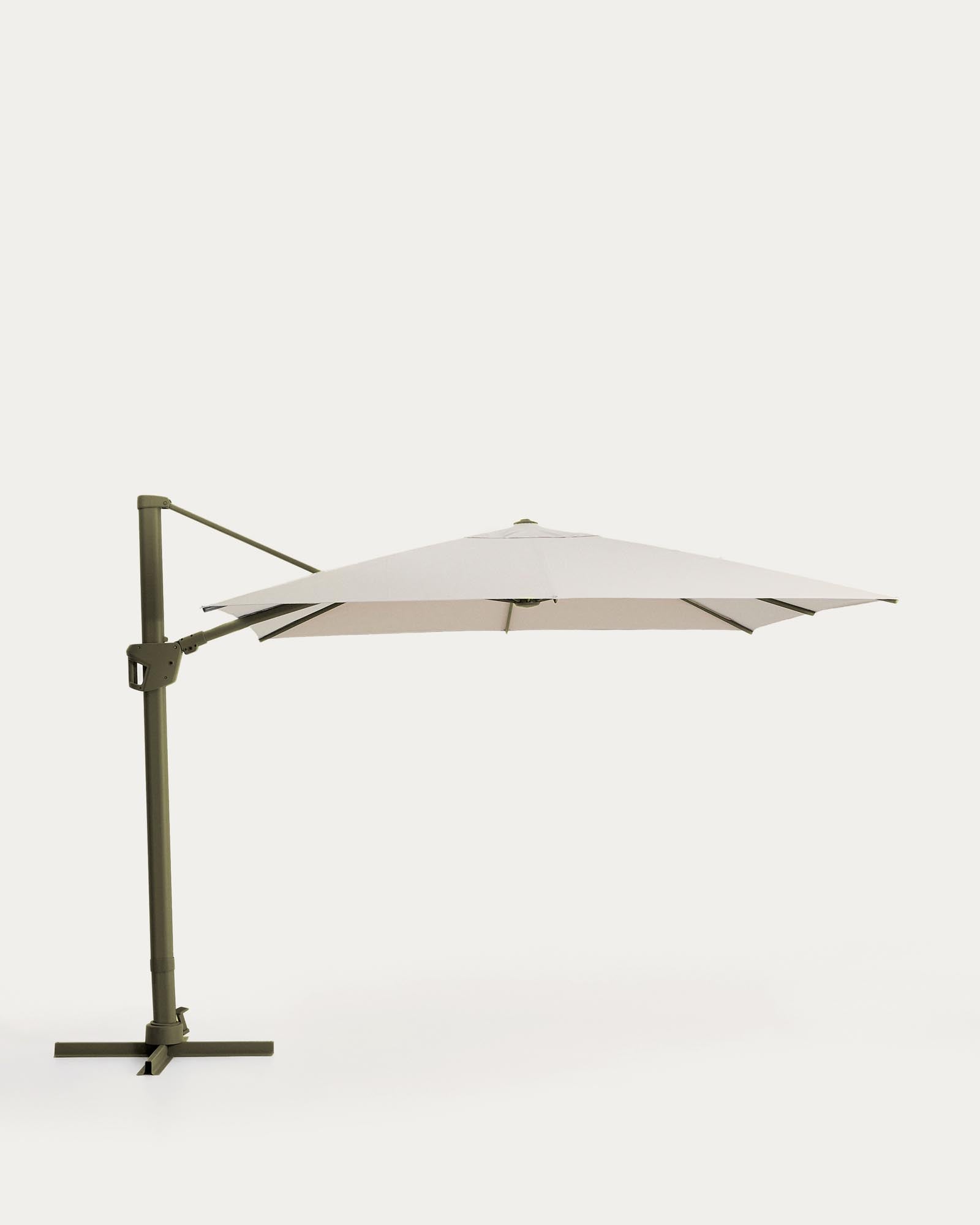 Exzentrischer Sonnenschirm Noli in Beige mit grünem Aluminiumgestell, 300 x 300 cm in Beige präsentiert im Onlineshop von KAQTU Design AG. Sonnenschirm ist von Kave Home