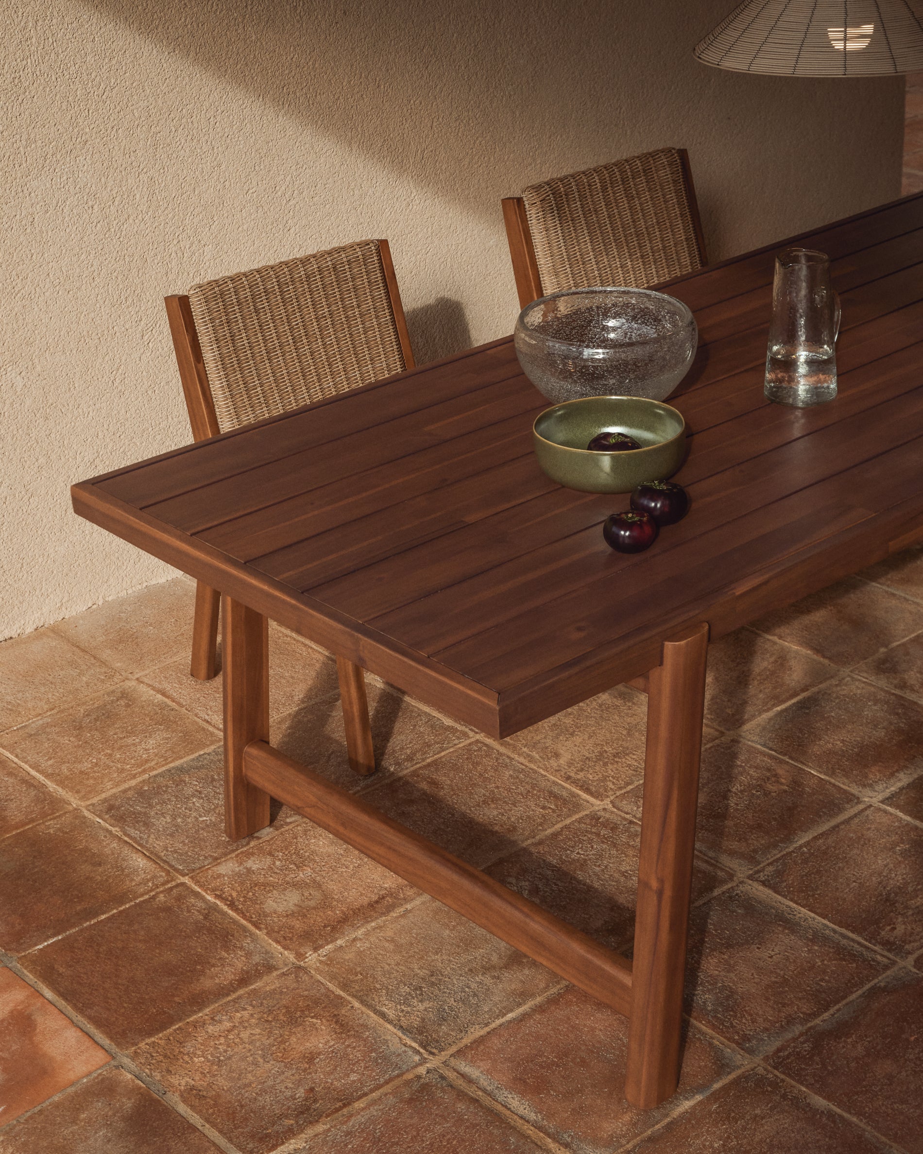 Outdoor-Tisch Itani aus massivem Akazienholz, 200 x 100 cm, FSC 100 % in Braun präsentiert im Onlineshop von KAQTU Design AG. Gartentisch ist von Kave Home