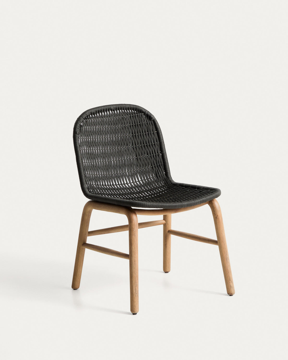 Stuhl Alipa aus massivem Akazienholz und dunkelgrauem Seil, FSC 100 % in Graphit, Grau, Schwarz präsentiert im Onlineshop von KAQTU Design AG. Gartenstuhl ist von Kave Home