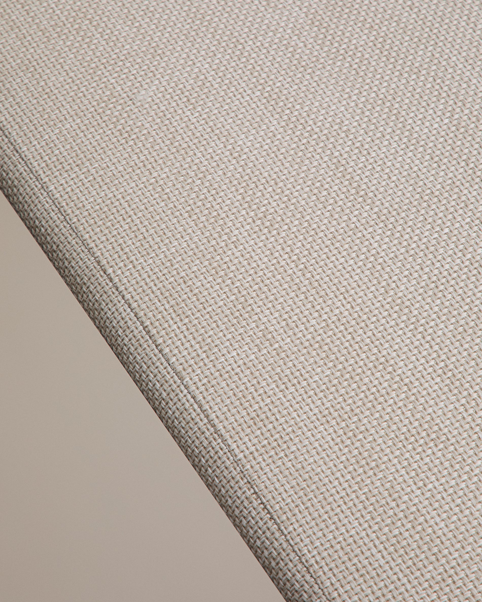 Vathi 3-Sitzer-Sofa aus Aluminium mit linker Chaiselongue in Taupe 250 x 159 cm in Taupe präsentiert im Onlineshop von KAQTU Design AG. Loungesofa ist von Kave Home