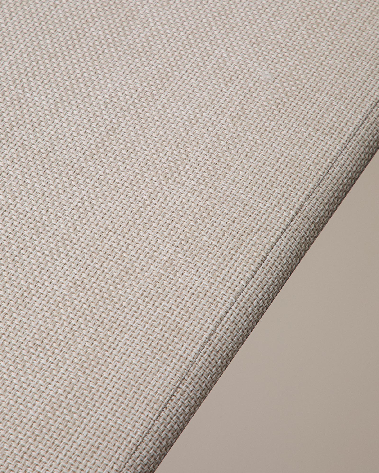 Elegantes Vathi 3-Sitzer-Sofa in Taupe mit rechter Chaiselongue, ideal für entspannte Stunden im Freien und stilvolle Gartenmöbel.