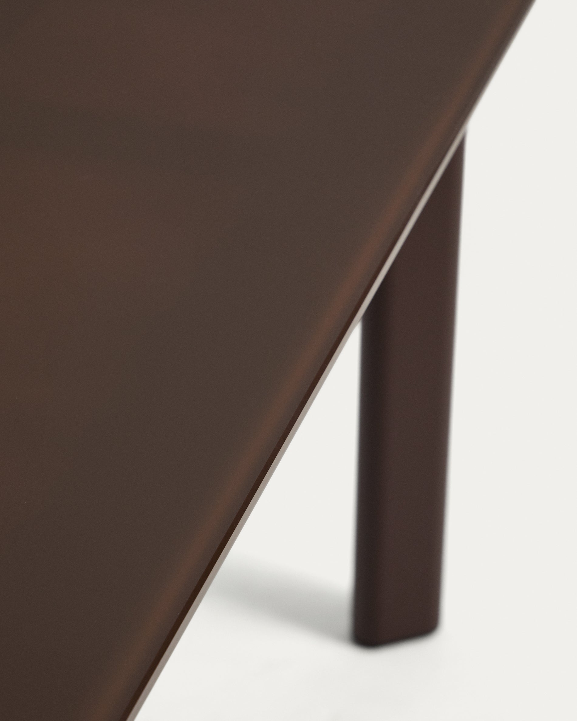 Ovaler Tisch Erice aus Aluminium und gehärtetem Glas in Braun 180 x 90 cm in Dunkelbraun präsentiert im Onlineshop von KAQTU Design AG. Gartentisch ist von Kave Home