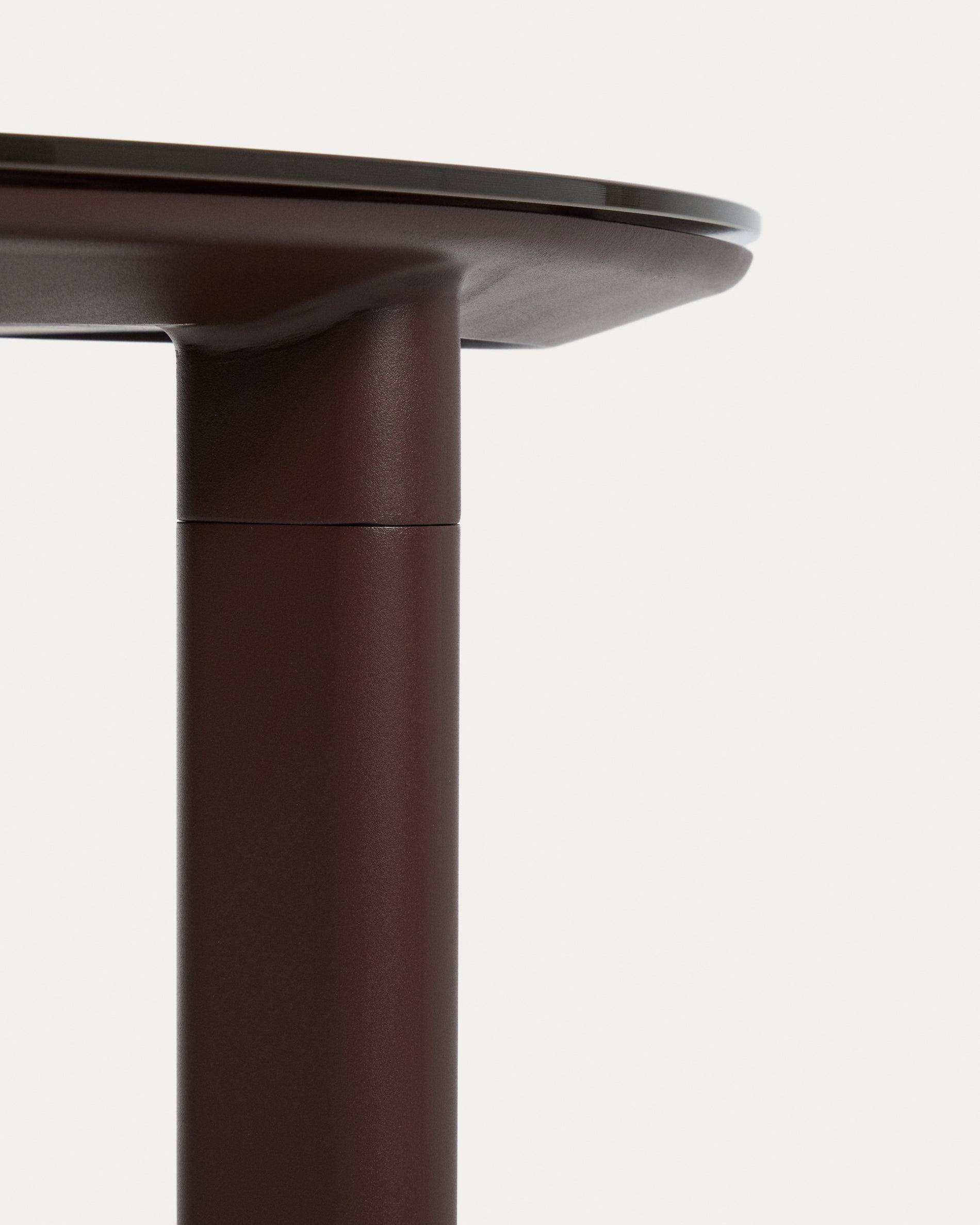 Ovaler Tisch Erice aus Aluminium und gehärtetem Glas in Braun 180 x 90 cm in Dunkelbraun präsentiert im Onlineshop von KAQTU Design AG. Gartentisch ist von Kave Home