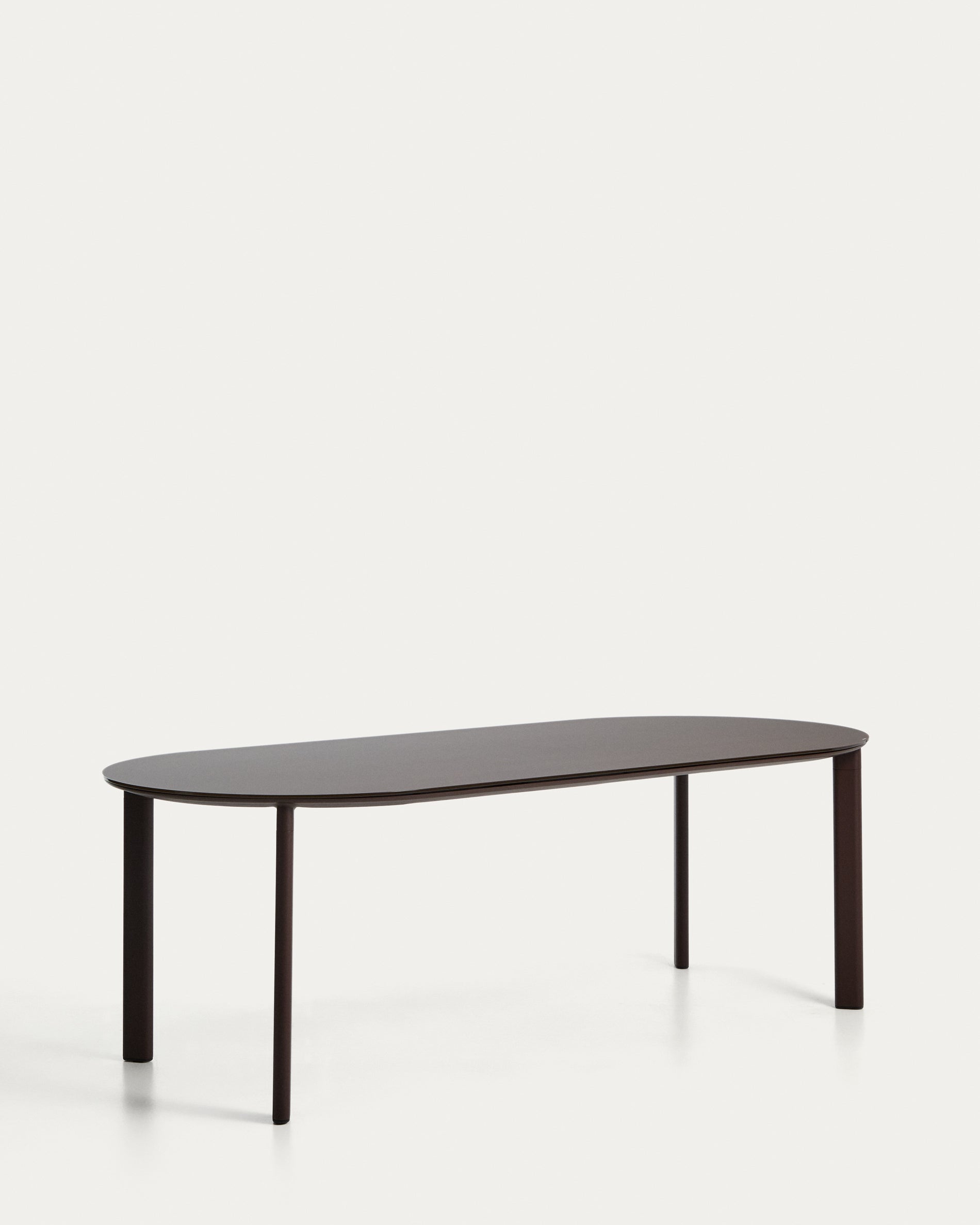 Ovaler Tisch Erice aus Aluminium und gehärtetem Glas in Braun 230 x 100 cm in Dunkelbraun präsentiert im Onlineshop von KAQTU Design AG. Gartentisch ist von Kave Home