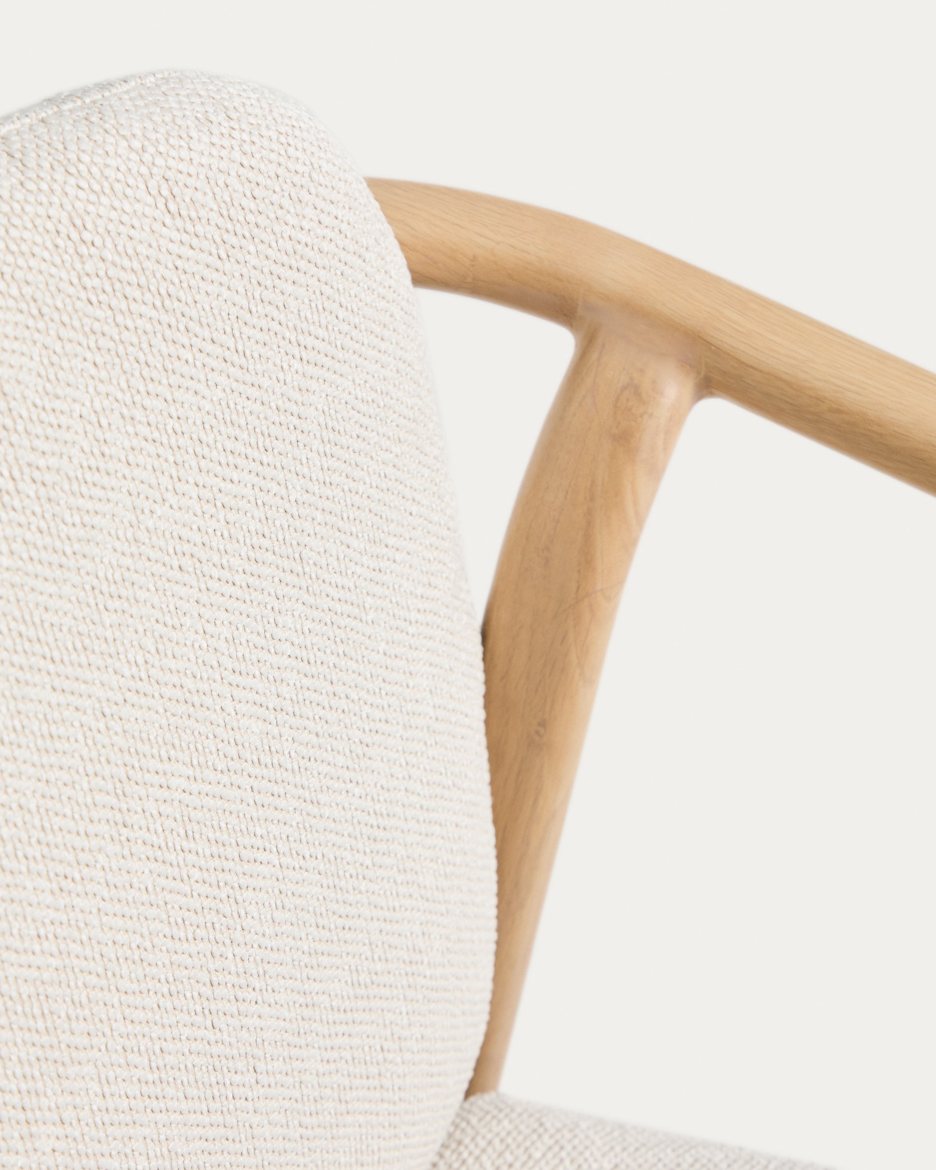 Outdoor-Stuhl Sirte aus Aluminium mit Finish in Holzoptik und écrufarbenem Seil in Ecru präsentiert im Onlineshop von KAQTU Design AG. Gartenstuhl ist von Kave Home