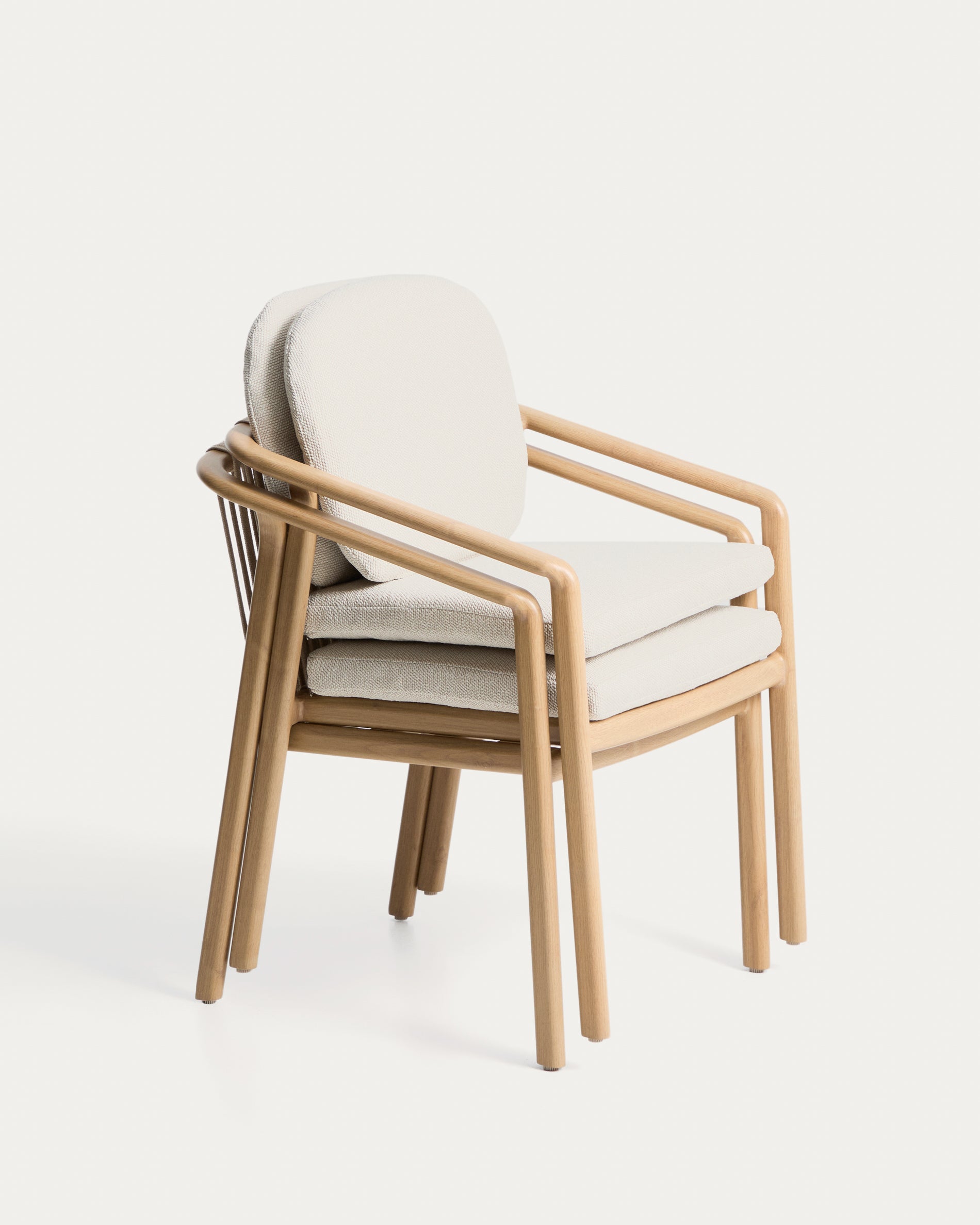 Outdoor-Stuhl Sirte aus Aluminium mit Finish in Holzoptik und écrufarbenem Seil in Ecru präsentiert im Onlineshop von KAQTU Design AG. Gartenstuhl ist von Kave Home