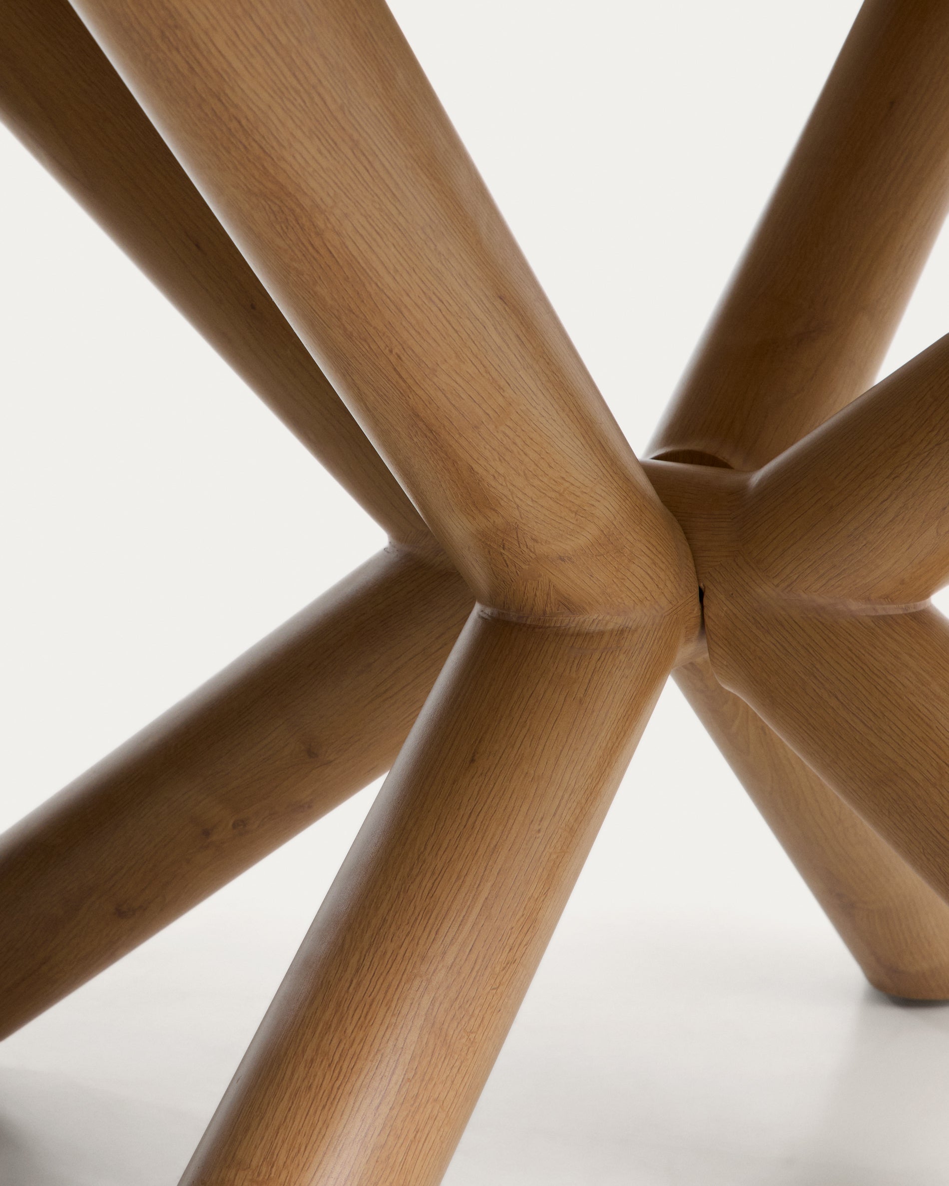 Outdoor-Tisch Mirtia aus Aluminium in Holzoptik und gesintertem Stein Ø 148 cm in Ecru präsentiert im Onlineshop von KAQTU Design AG. Gartentisch ist von Kave Home