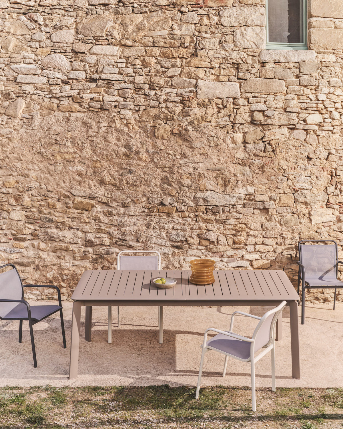 Ausziehbarer Aluminiumtisch Brela in Taupe, 205 (287) x 100 cm in Taupe, Beige, Ecru präsentiert im Onlineshop von KAQTU Design AG. Gartentisch ist von Kave Home
