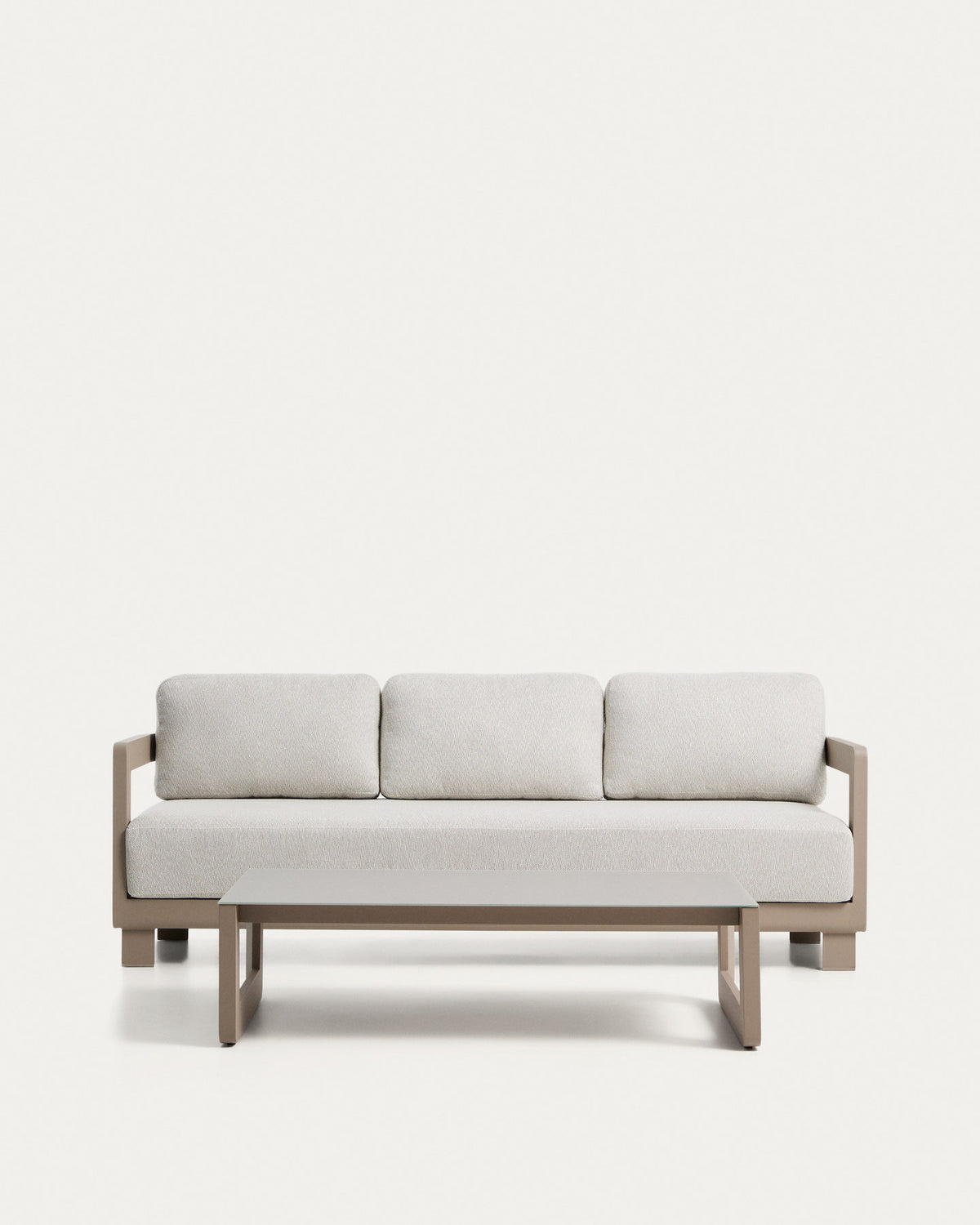 Set Nerano mit 3-Sitzer Sofa und Couchtisch aus Aluminium in Taupe in Taupe, Beige, Ecru präsentiert im Onlineshop von KAQTU Design AG. Loungeset ist von Kave Home