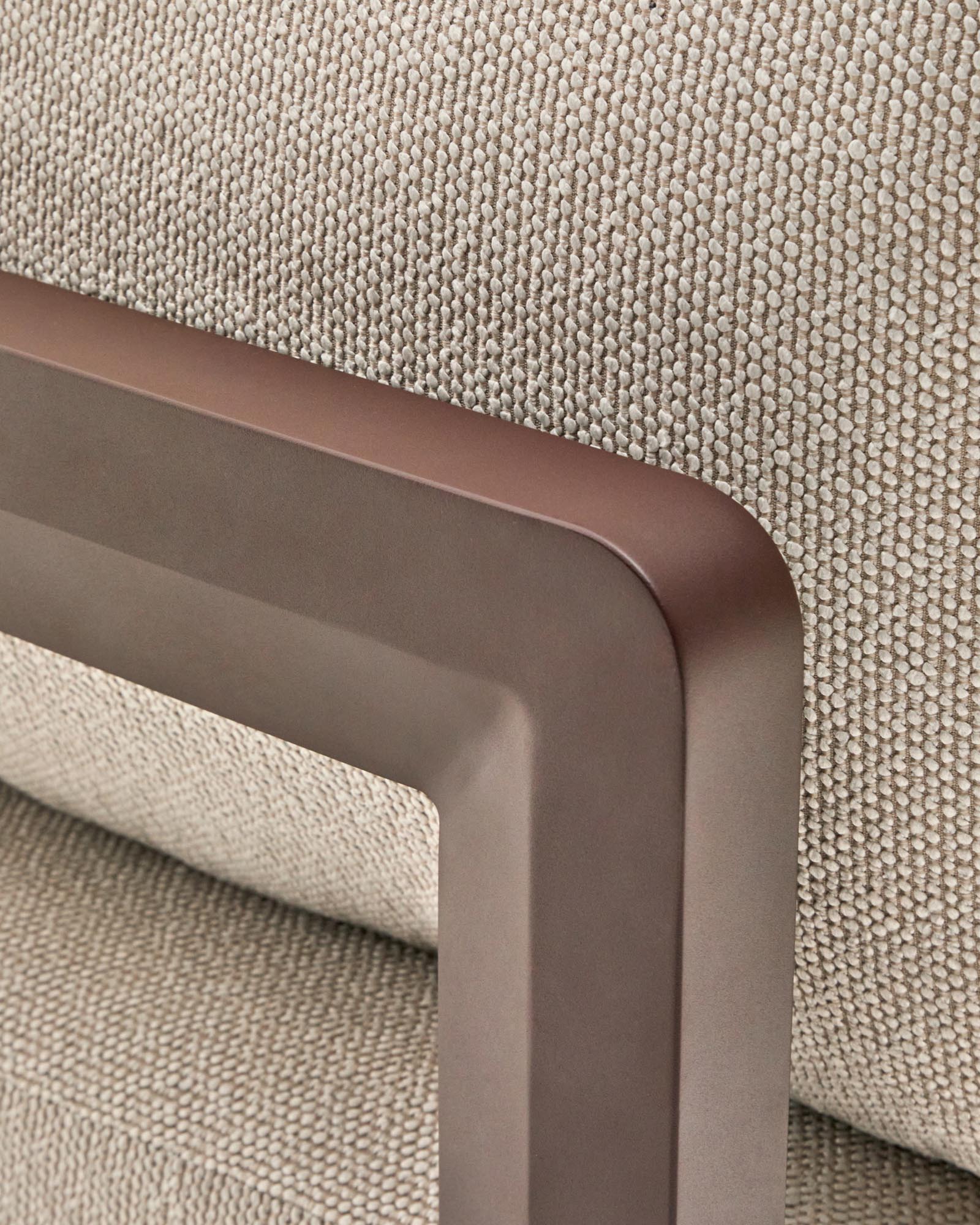 Modernes 3-Sitzer-Sofa Nerano aus langlebigem Aluminium in ansprechendem Braun, perfekt für entspannte Stunden im Freien.