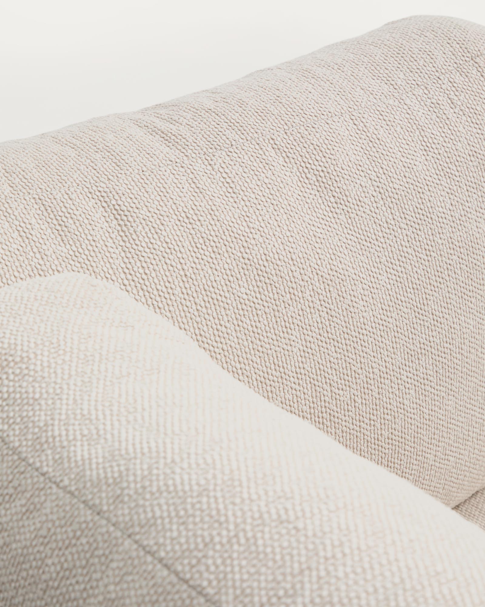 Elegantes 3-Sitzer-Sofa Nerano aus robustem Aluminium in warmem Braun, ideal für stilvolle Lounge-Bereiche im Freien.