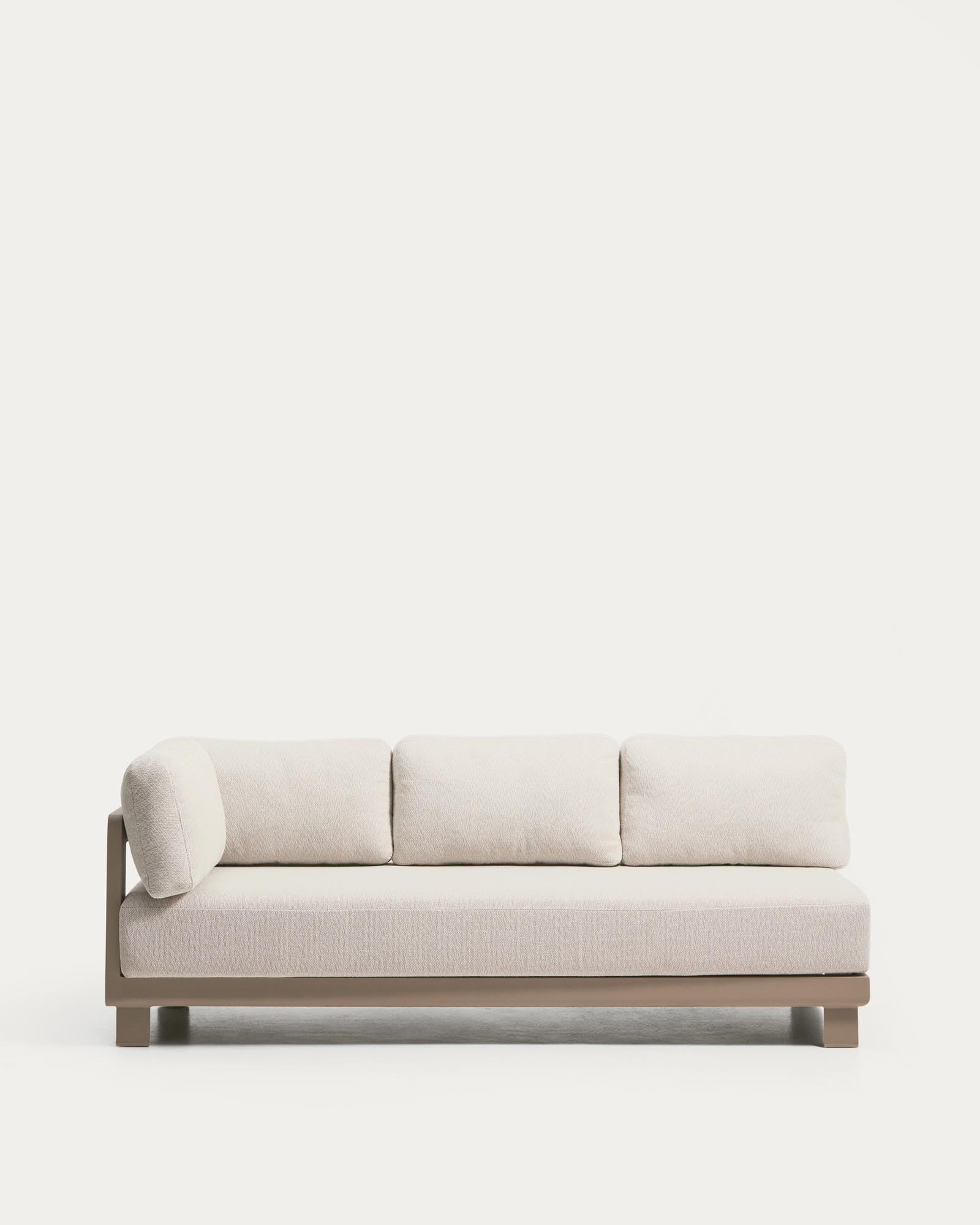 3-Sitzer-Sofa Nerano aus Aluminium in Taupe, 208 cm in Taupe präsentiert im Onlineshop von KAQTU Design AG. Lounge Sofa ist von Kave Home