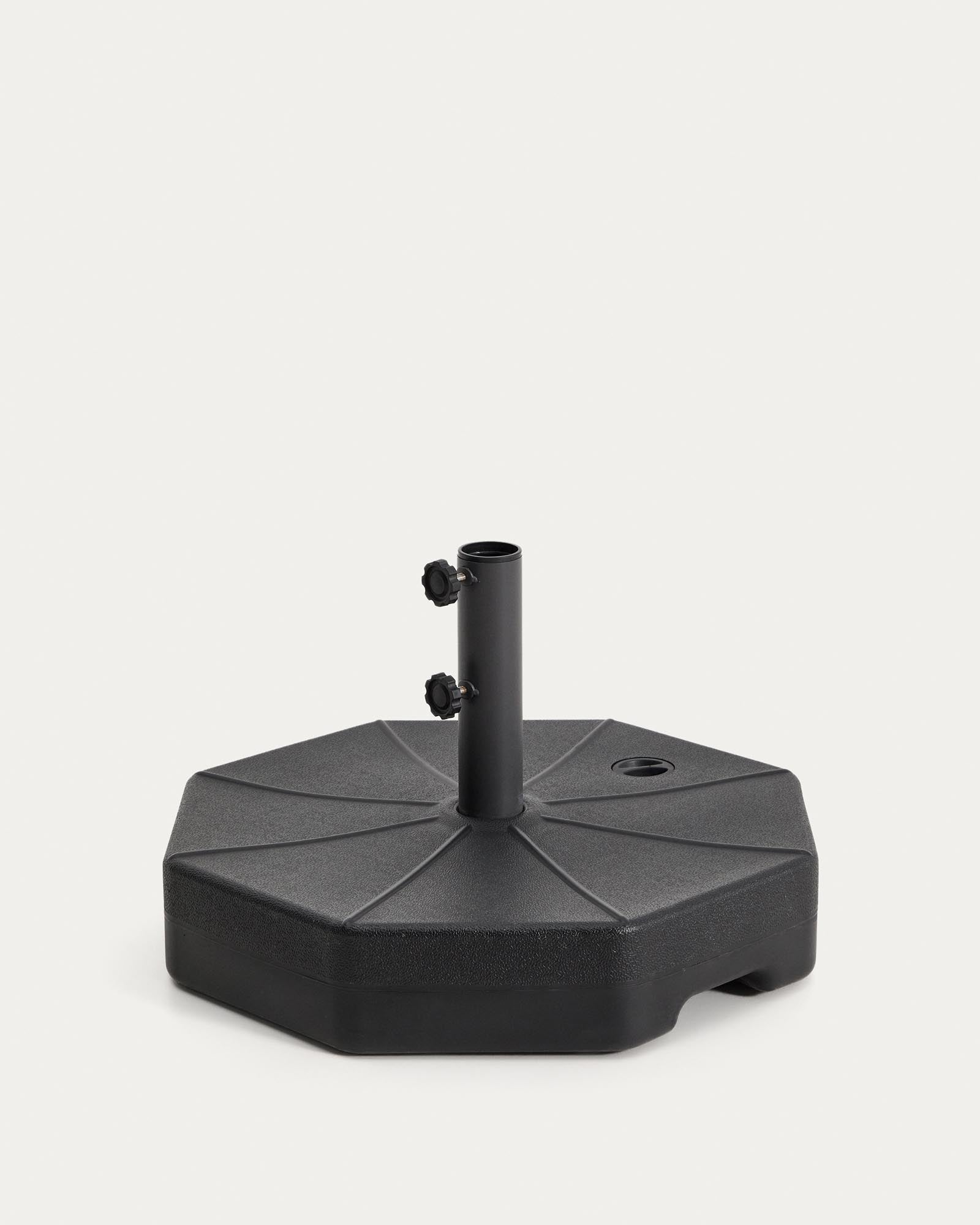 Kunststoffständer Aimar für Sonnenschirme mit Mittelstange, Ø 60 cm in Schwarz präsentiert im Onlineshop von KAQTU Design AG. Sonnenschirm Sockel ist von Kave Home