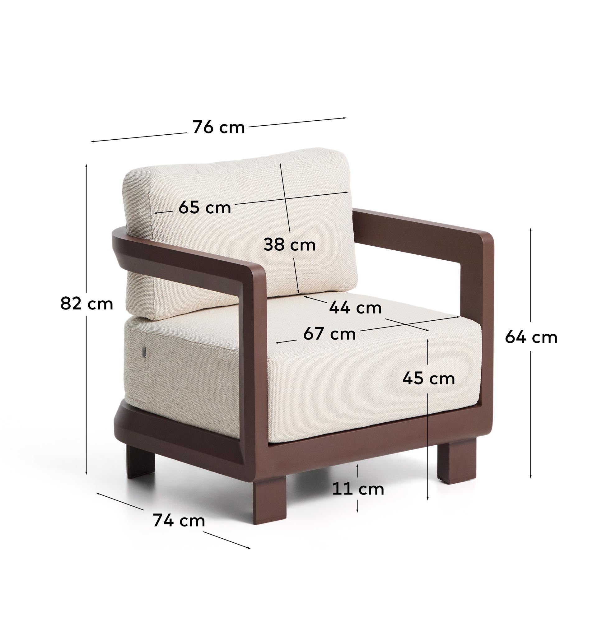 Eleganter brauner Aluminium-Sessel Nerano von Kave Home, ideal für entspannte Stunden im Freien, Garten oder auf der Terrasse.