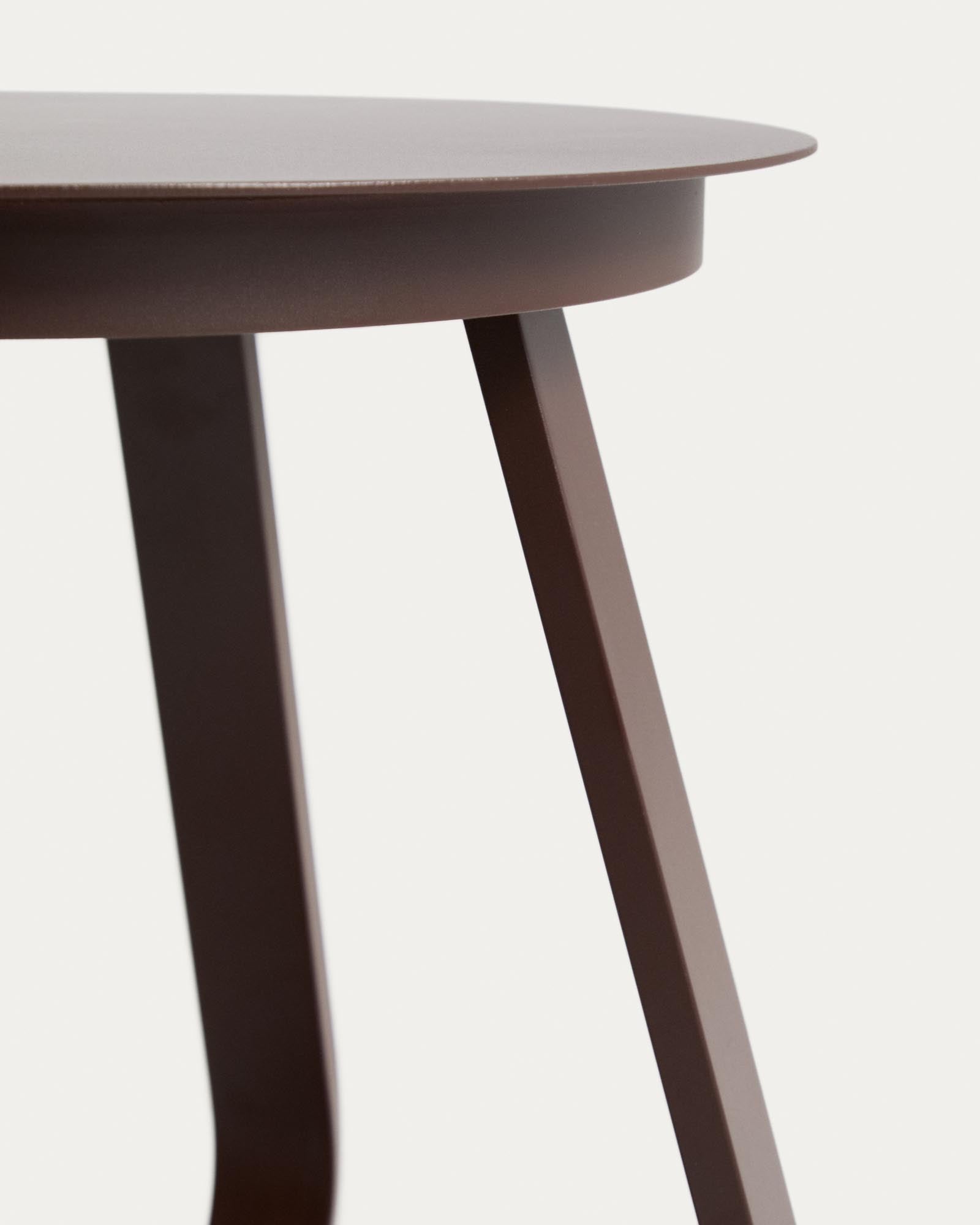 Outdoor Beistelltisch Tamaris aus Aluminium in Braun Ø 48 cm in Braun präsentiert im Onlineshop von KAQTU Design AG. Beistelltisch Outdoor ist von Kave Home