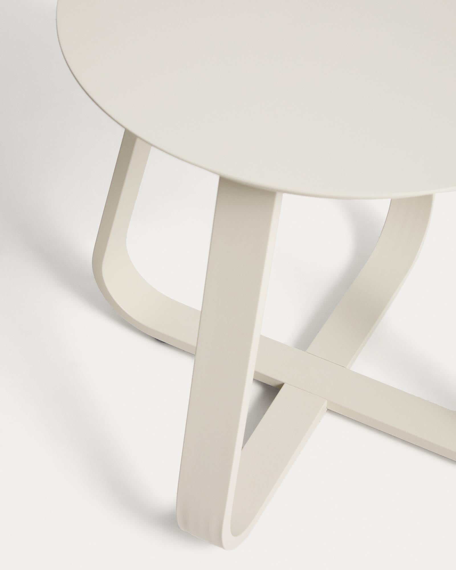 Moderner Outdoor Beistelltisch Tamaris aus leichtem ecrufarbenem Aluminium, Ø 48 cm, perfekt für Garten und Terrasse.