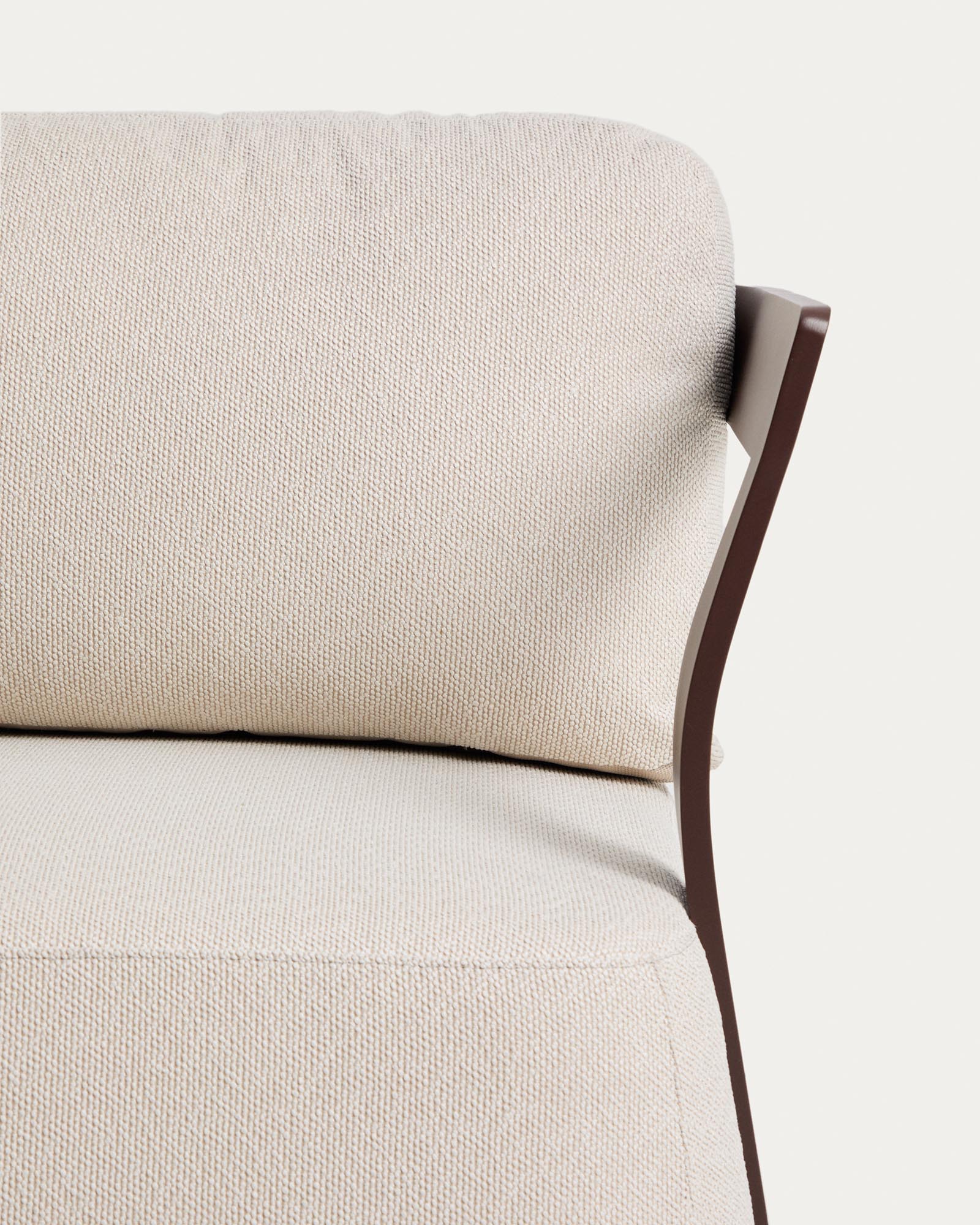 Stylischer Outdoor-Sessel Tamaris aus langlebigem Aluminium in einem ansprechenden Braunton, perfekt für gemütliche Momente im Freien.