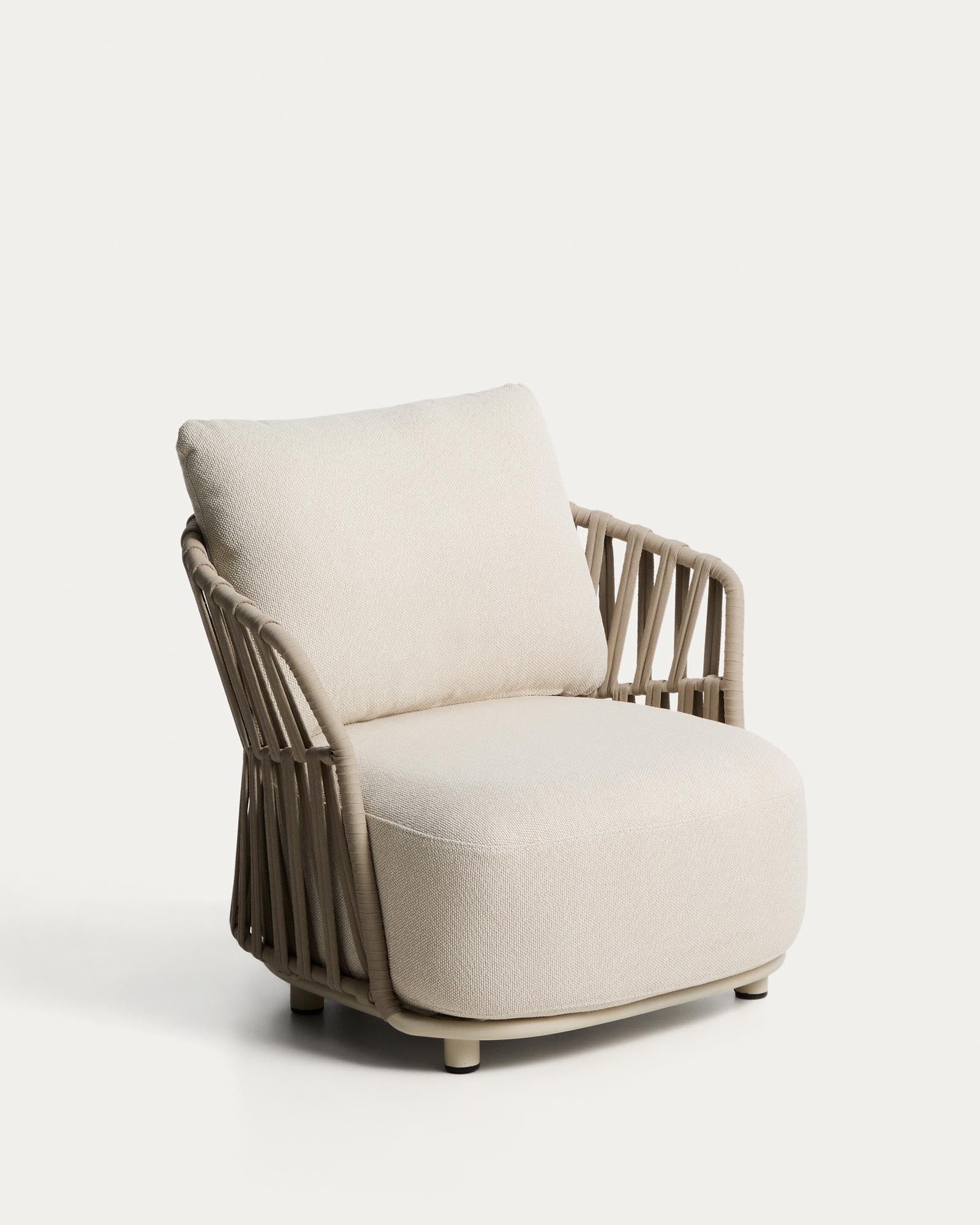 Sessel Osani aus ecrufarbenem Aluminium und taupefarbenem Seil in Taupe präsentiert im Onlineshop von KAQTU Design AG. Outdoor-Sessel ist von Kave Home