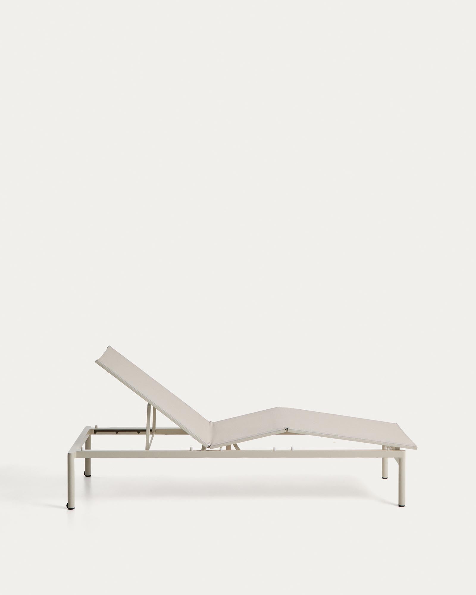 Moderne Sonnenliege Lesina aus robustem Aluminium und edlem ecrufarbenem Texteline, perfekt für Garten und Terrasse, platzsparend stapelbar.