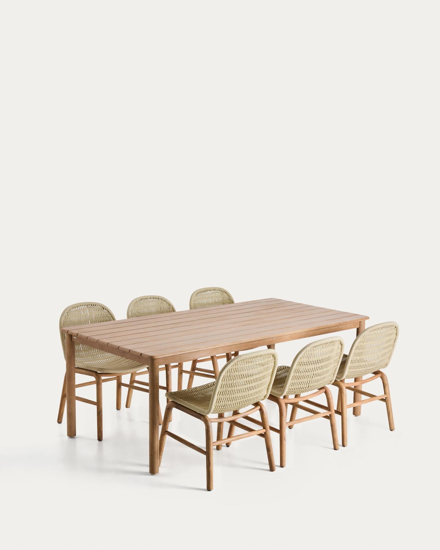 Set mit Tisch Sori aus massivem Akazienholz und 6 Stühlen Alipa aus massivem Akazienholz und ecrufarbenem Seil, 200 x 100 cm FSC 100 % in Braun präsentiert im Onlineshop von KAQTU Design AG. Loungeset ist von Kave Home