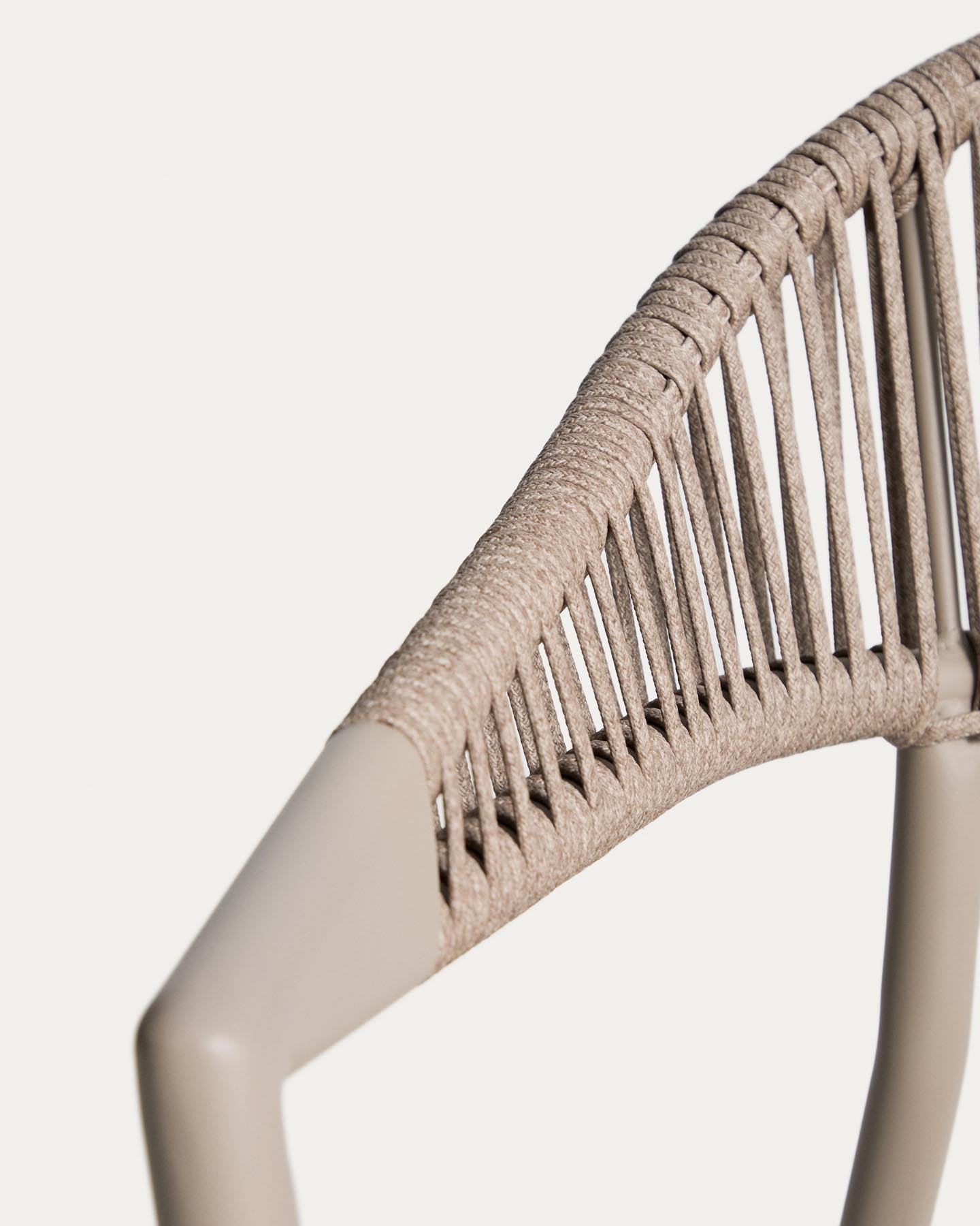 Set mit Ausziehtisch Livorno aus Aluminium in Taupe und 6 Stühlen Alimia aus Aluminium in Taupe und Synthetikseil in Braun, 233 (350) x 100 cm in Taupe präsentiert im Onlineshop von KAQTU Design AG. Loungeset ist von Kave Home