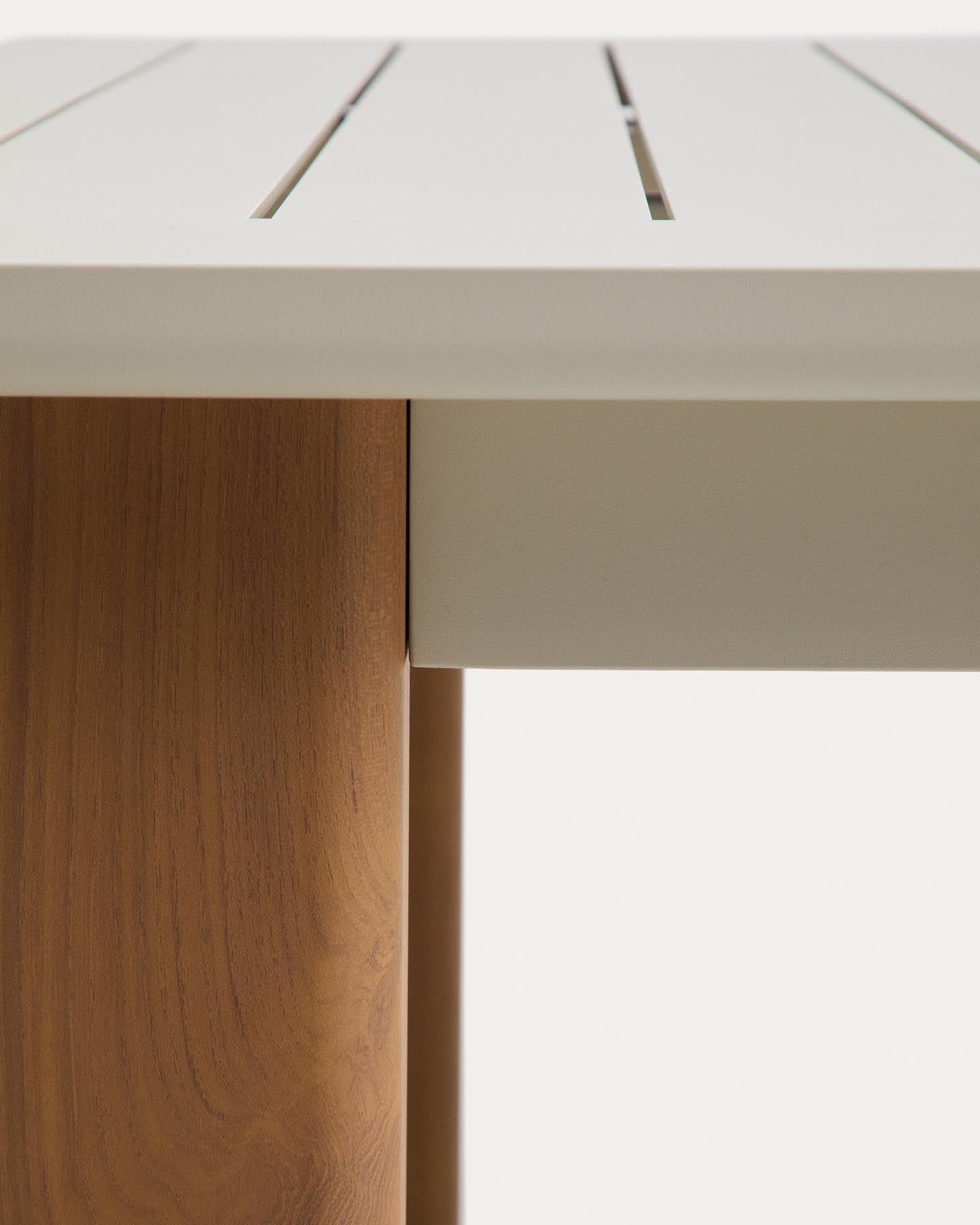 Set Ausziehtisch Livorno aus Aluminium in Ecru, Beine in Holzoptik, 6 Stühle Alimia aus Aluminium in Ecru und Synthetikseil Beige, 233 (350) x 100 cm in Ecru präsentiert im Onlineshop von KAQTU Design AG. Loungeset ist von Kave Home