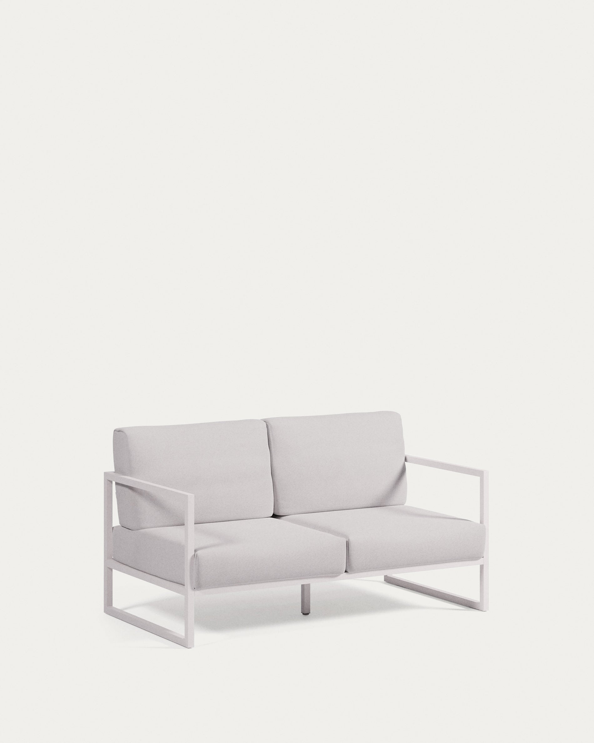 2-Sitzer-Sofa Comova 100% outdoor weiß und Aluminium weiß 150 cm in Weiß präsentiert im Onlineshop von KAQTU Design AG. Loungesofa ist von Kave Home