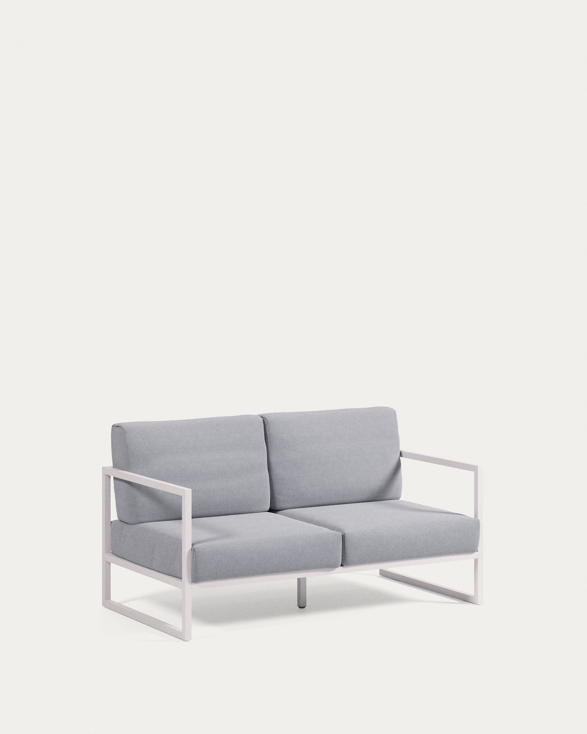 Comova 2-Sitzer-Sofa 100% outdoor blau und Aluminium weiss 150 cm in Blau präsentiert im Onlineshop von KAQTU Design AG. Loungesofa ist von Kave Home