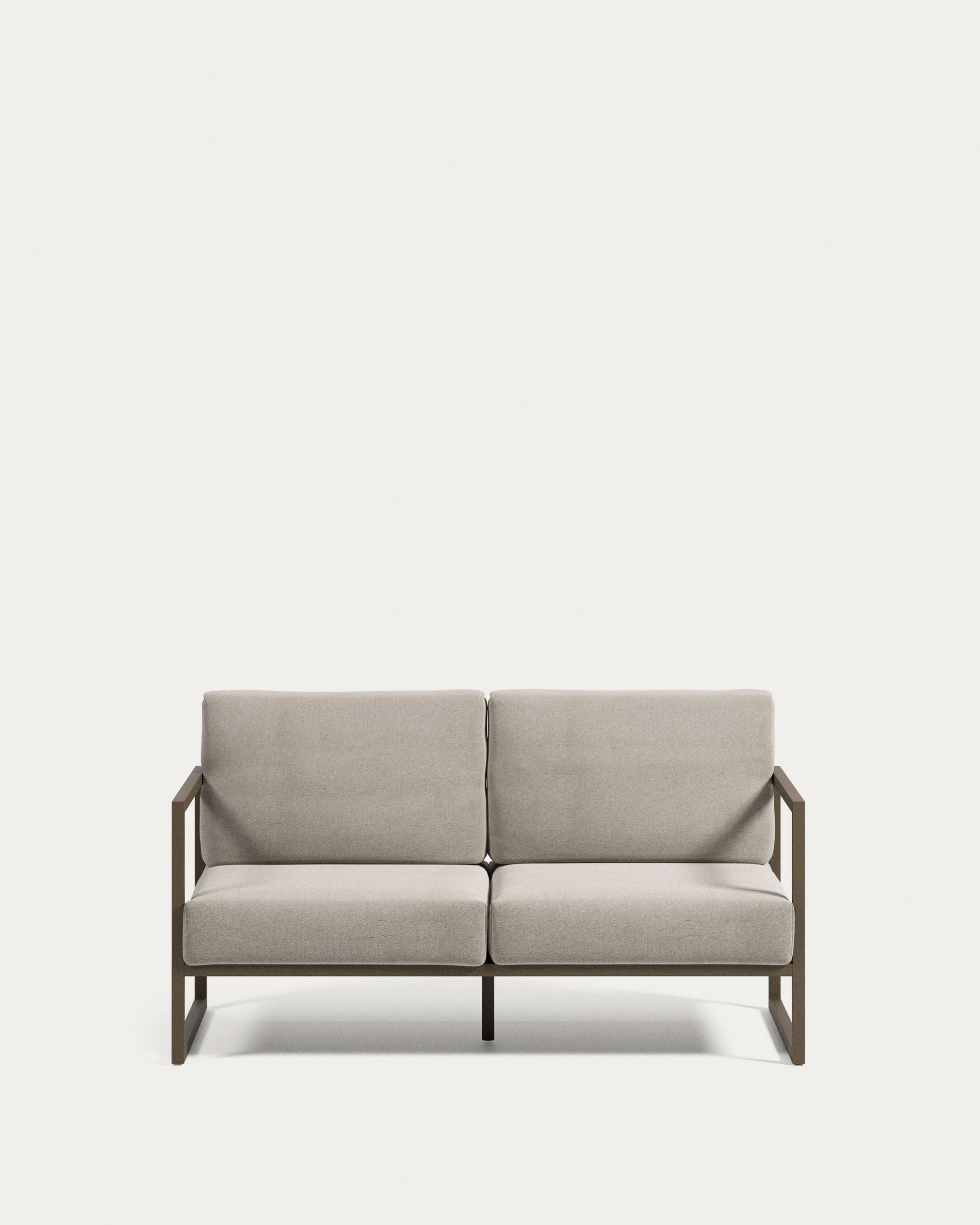 Erleben Sie Komfort und Stil im Freien mit dem Comova 2-Sitzer Sofa von Kave Home. Wetterfest, langlebig und ideal für Garten und Terrasse.