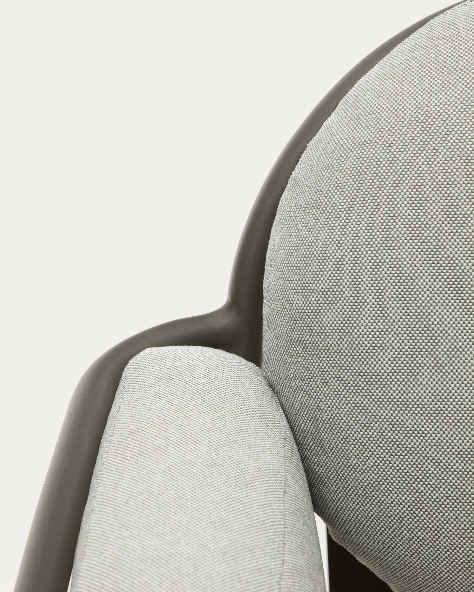 Outdoor-Sessel Joncols mit Bezug in Grau aus Aluminium mit grün lackiertem Finish in Grau präsentiert im Onlineshop von KAQTU Design AG. Outdoor-Sessel ist von Kave Home