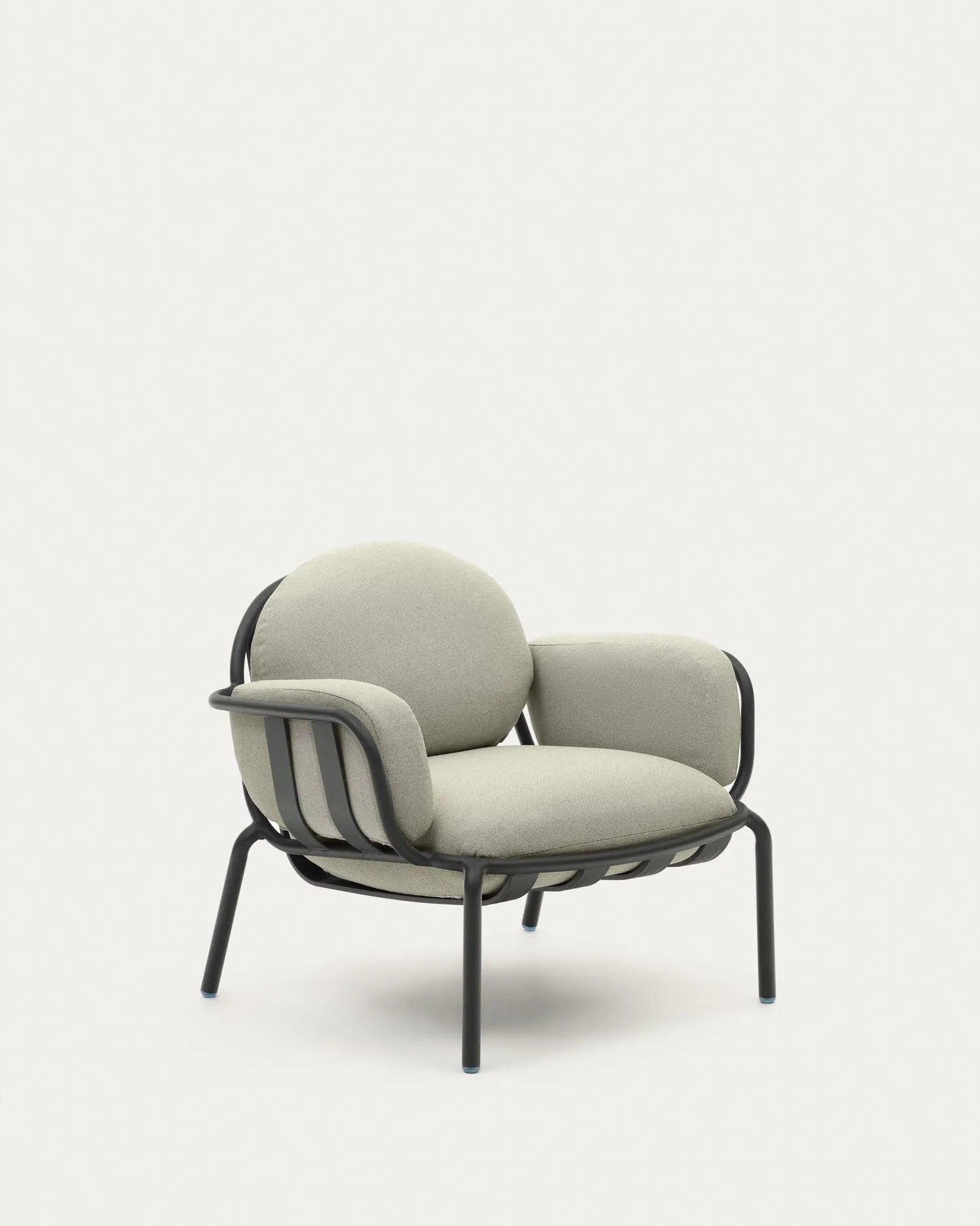 Outdoor-Sessel Joncols mit Bezug in Beige aus Aluminium mit grau lackiertem Finish in Grau präsentiert im Onlineshop von KAQTU Design AG. Outdoor-Sessel ist von Kave Home