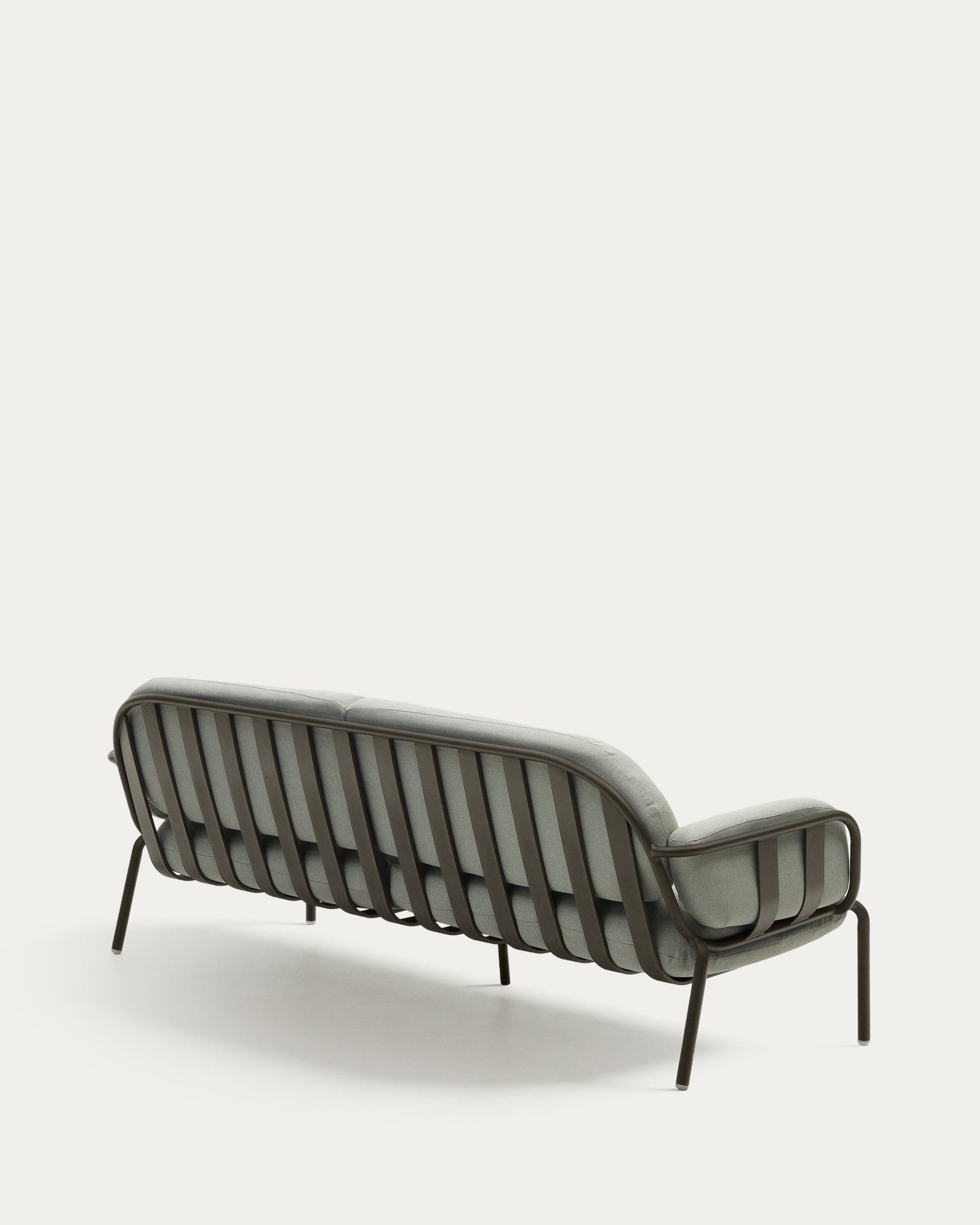 3-Sitzer-Outdoor-Sofa Joncols mit Bezug in Grau aus Aluminium mit grün lackiertem Finish 225 cm in Grau präsentiert im Onlineshop von KAQTU Design AG. Loungesofa ist von Kave Home