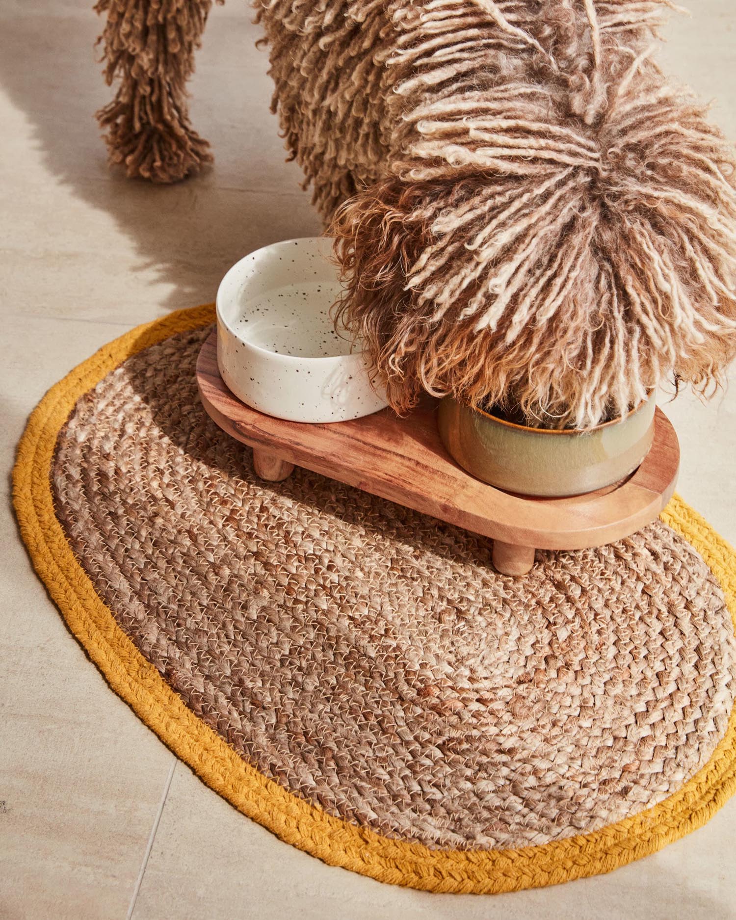 Set aus 2 Futternäpfen mit Gestell für Haustiere Dumbi weiss und braun Ø 14 cm FSC 100%
