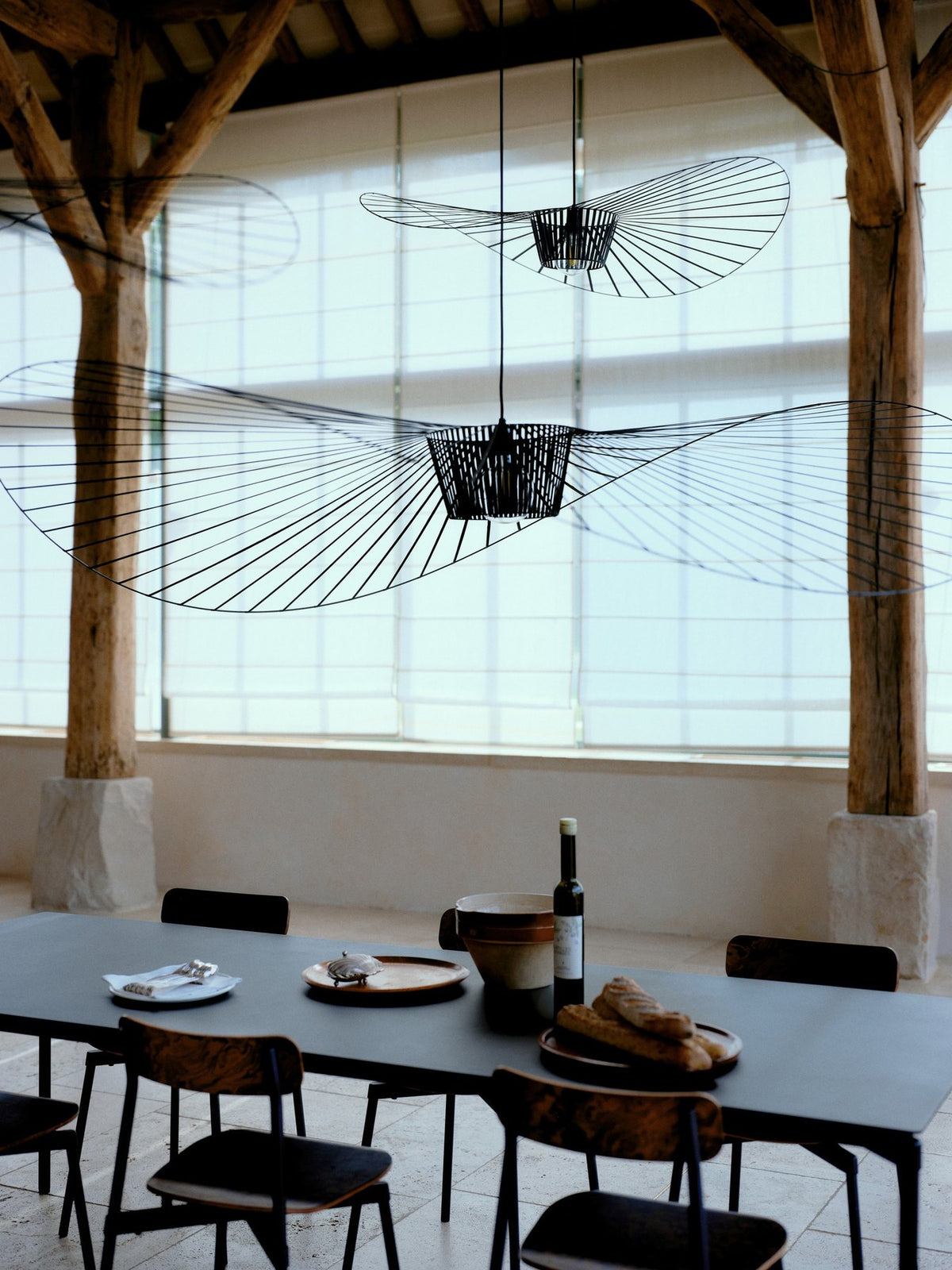 Pendelleuchte Vertigo von Petite Friture in Schwarz, Lampenschirm aus Stahl, Fiberglas und Polyurethanbändern, Durchmesser 110 cm.