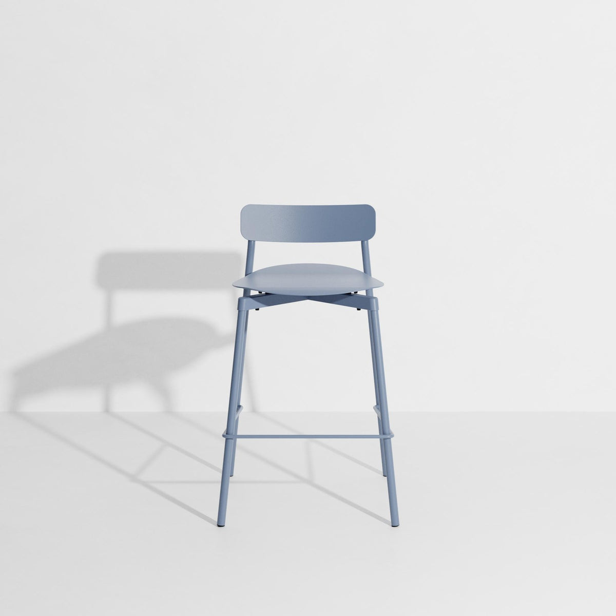 Barhocker Fromme aus Aluminium mit mattierter Pulverbeschichtung, schlanke stromlinienförmige Form, Sitzhöhe 75cm, Design von Tom Chung.