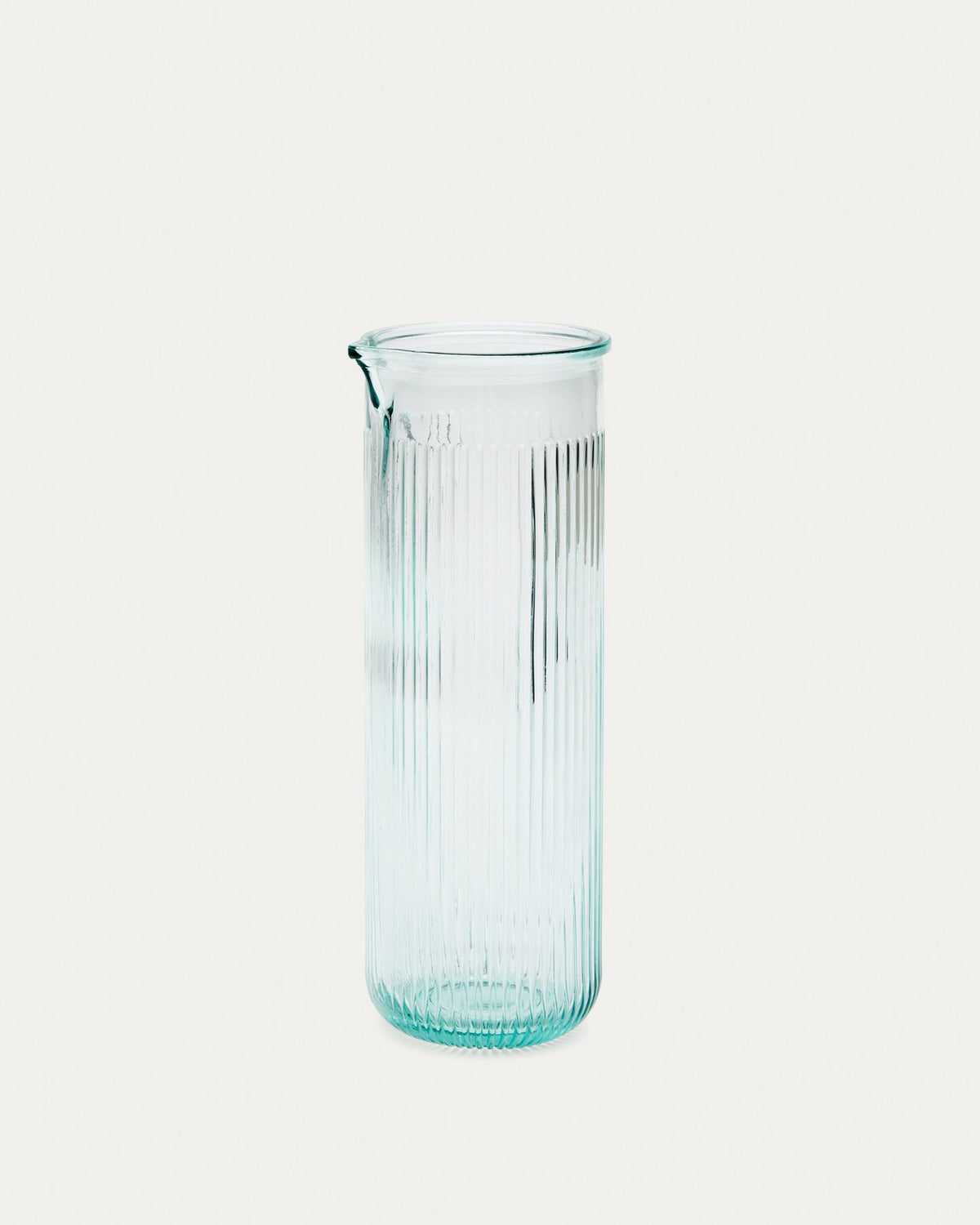 Milma Krug aus transparentem Recyclingglas in Transparent präsentiert im Onlineshop von KAQTU Design AG. Krug ist von Kave Home