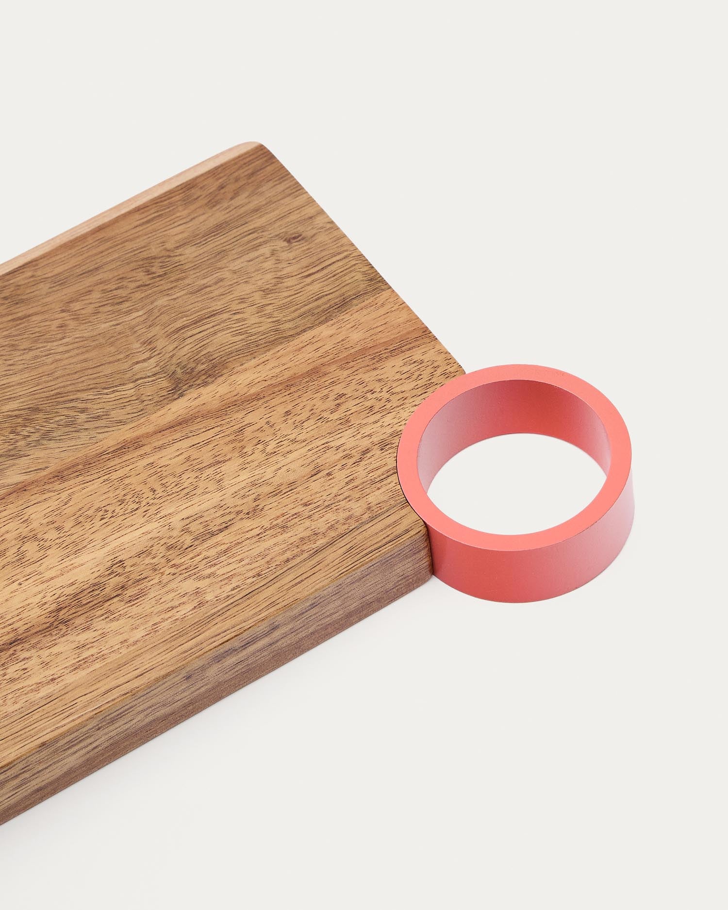 Servierbrett Zairin aus Akazienholz und rosafarbenem Metall, FSC 100 % in Rot präsentiert im Onlineshop von KAQTU Design AG. Tablett ist von Kave Home