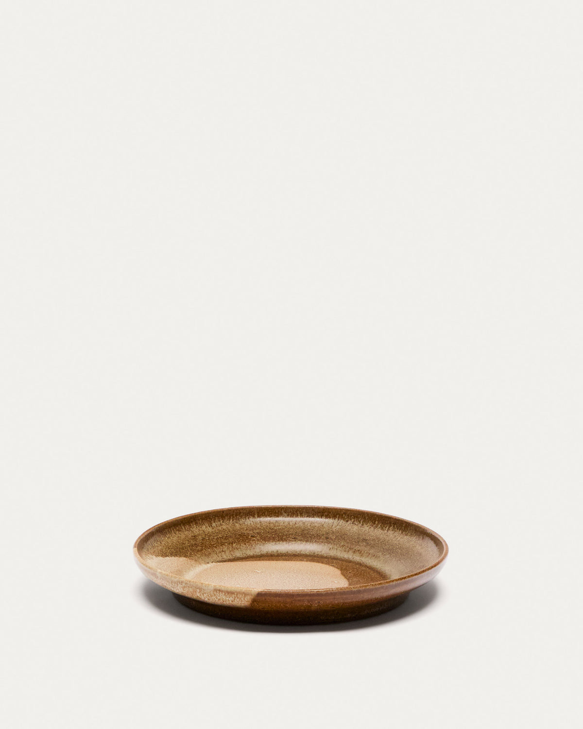 Nagoli Keramik-Dessertteller braun in Braun präsentiert im Onlineshop von KAQTU Design AG. Dessertteller ist von Kave Home