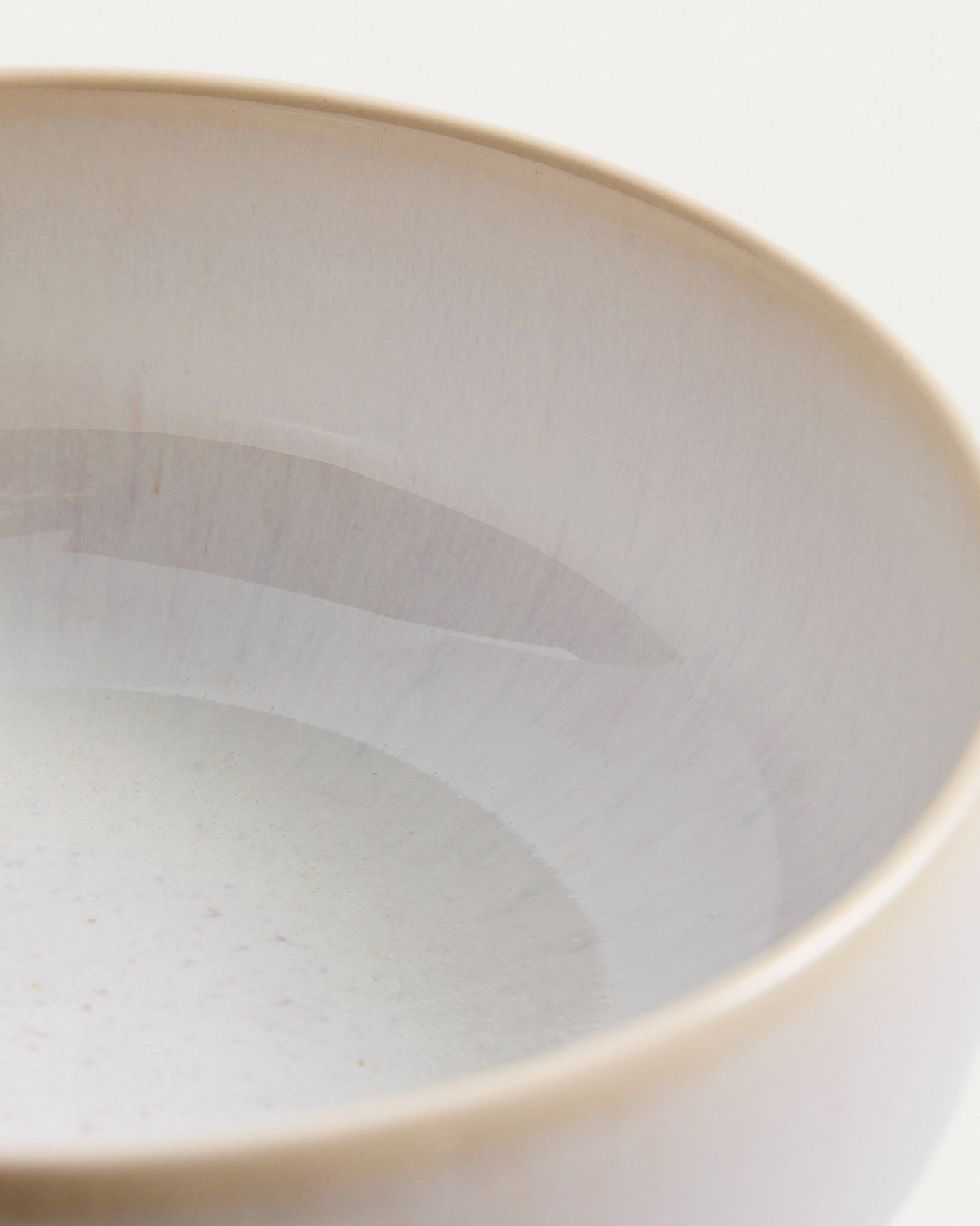 Schale Uilo aus Keramik in Weiss in Weiss präsentiert im Onlineshop von KAQTU Design AG. Schale ist von Kave Home