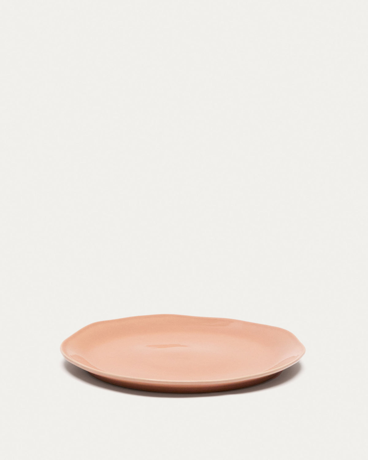 Tiraya flacher Keramikteller rosa in Rosa präsentiert im Onlineshop von KAQTU Design AG. Teller ist von Kave Home