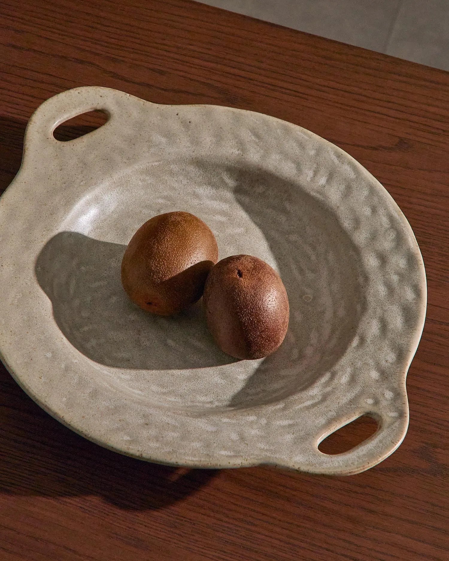 Kleine Obstschale Zunel aus beiger Keramik in Beige präsentiert im Onlineshop von KAQTU Design AG. Schale ist von Kave Home
