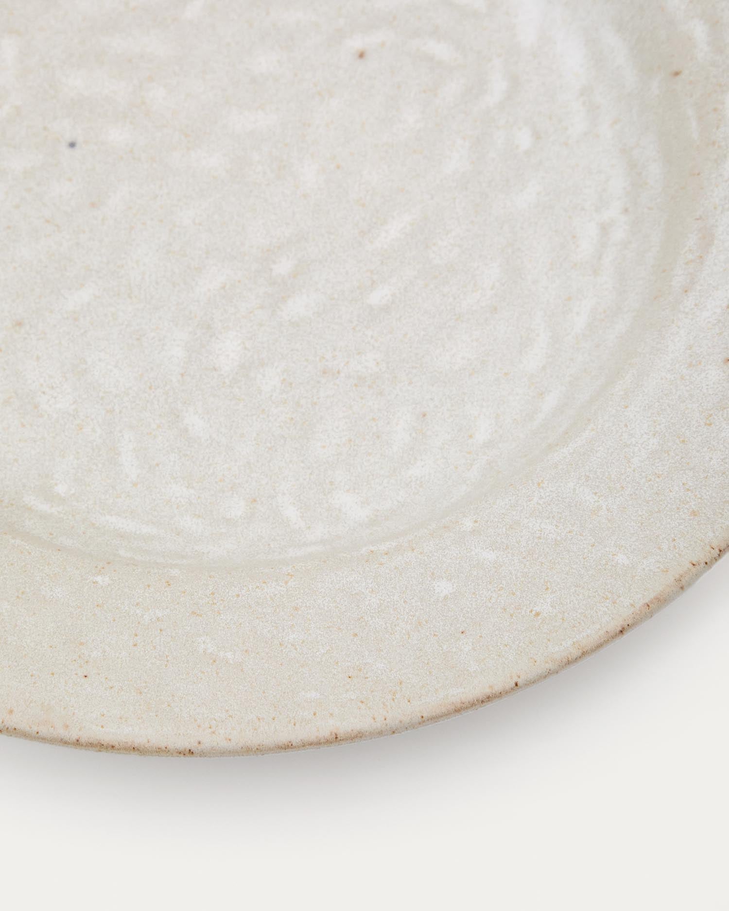 Flacher Teller Zunel aus Keramik in Beige in Braun präsentiert im Onlineshop von KAQTU Design AG. Teller ist von Kave Home