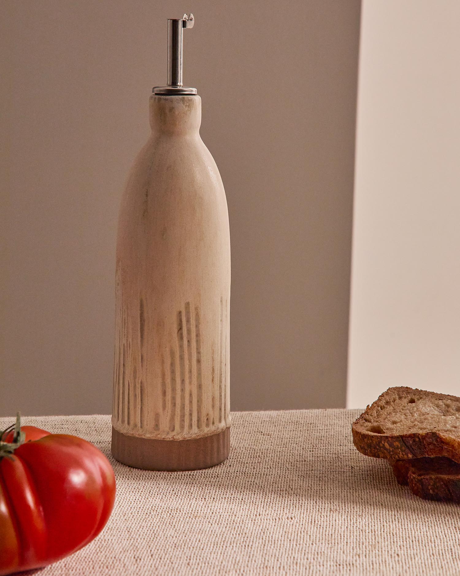 Ölflasche Zunel aus Keramik in Beige